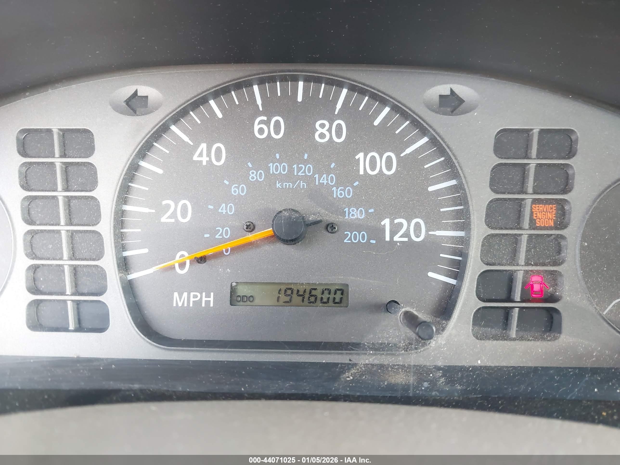 2000 Nissan Sentra Gxe/xe Gold vin: 3N1CB51D2YL304907