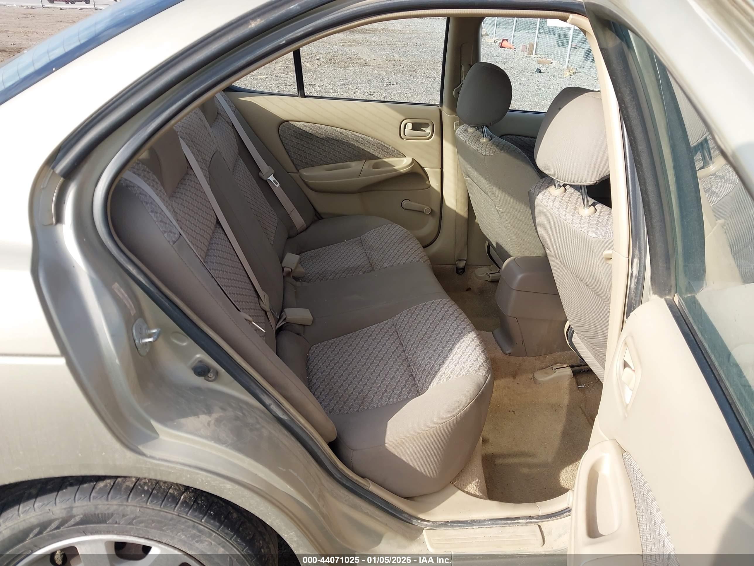 2000 Nissan Sentra Gxe/xe Gold vin: 3N1CB51D2YL304907
