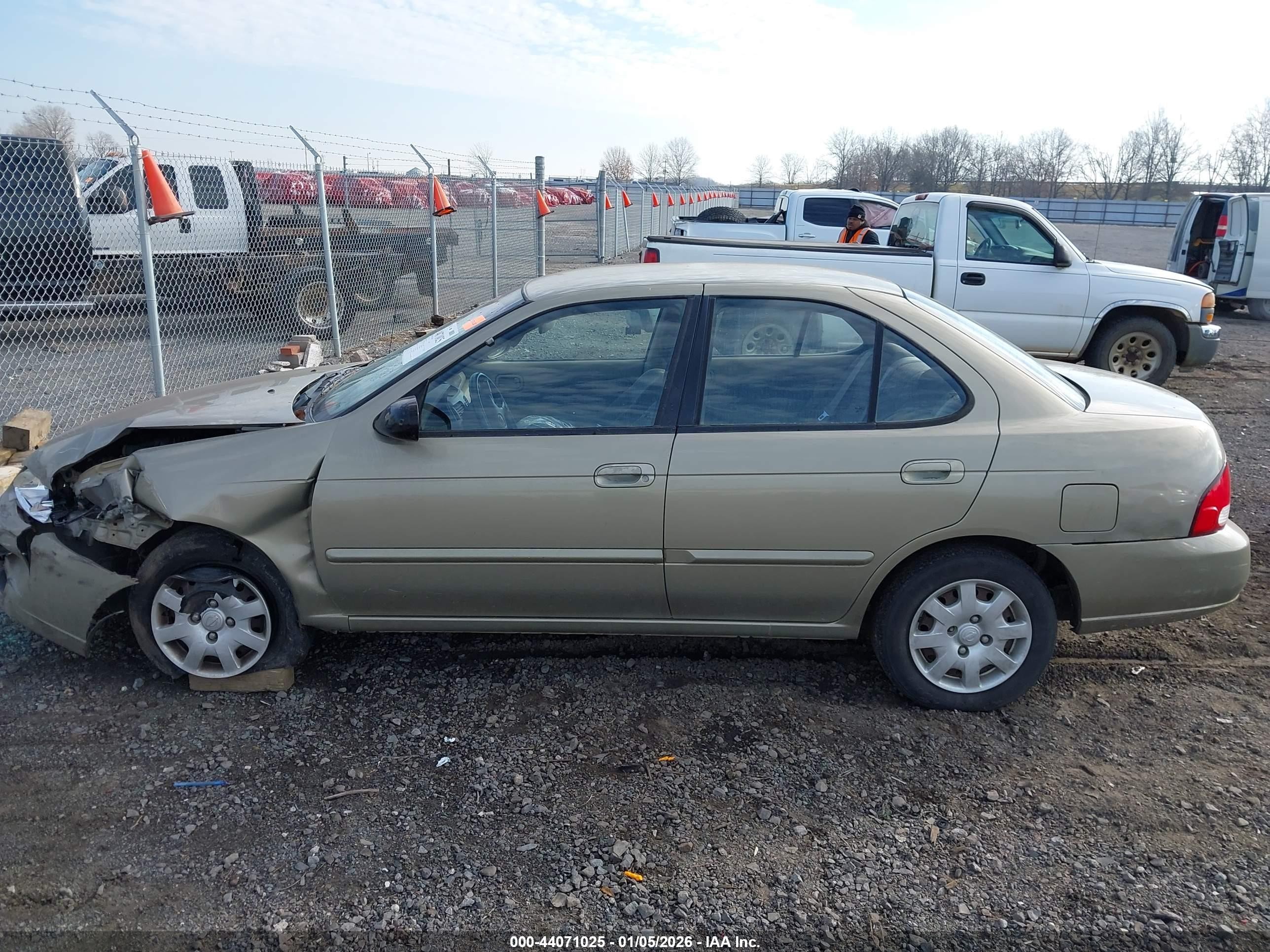2000 Nissan Sentra Gxe/xe Gold vin: 3N1CB51D2YL304907
