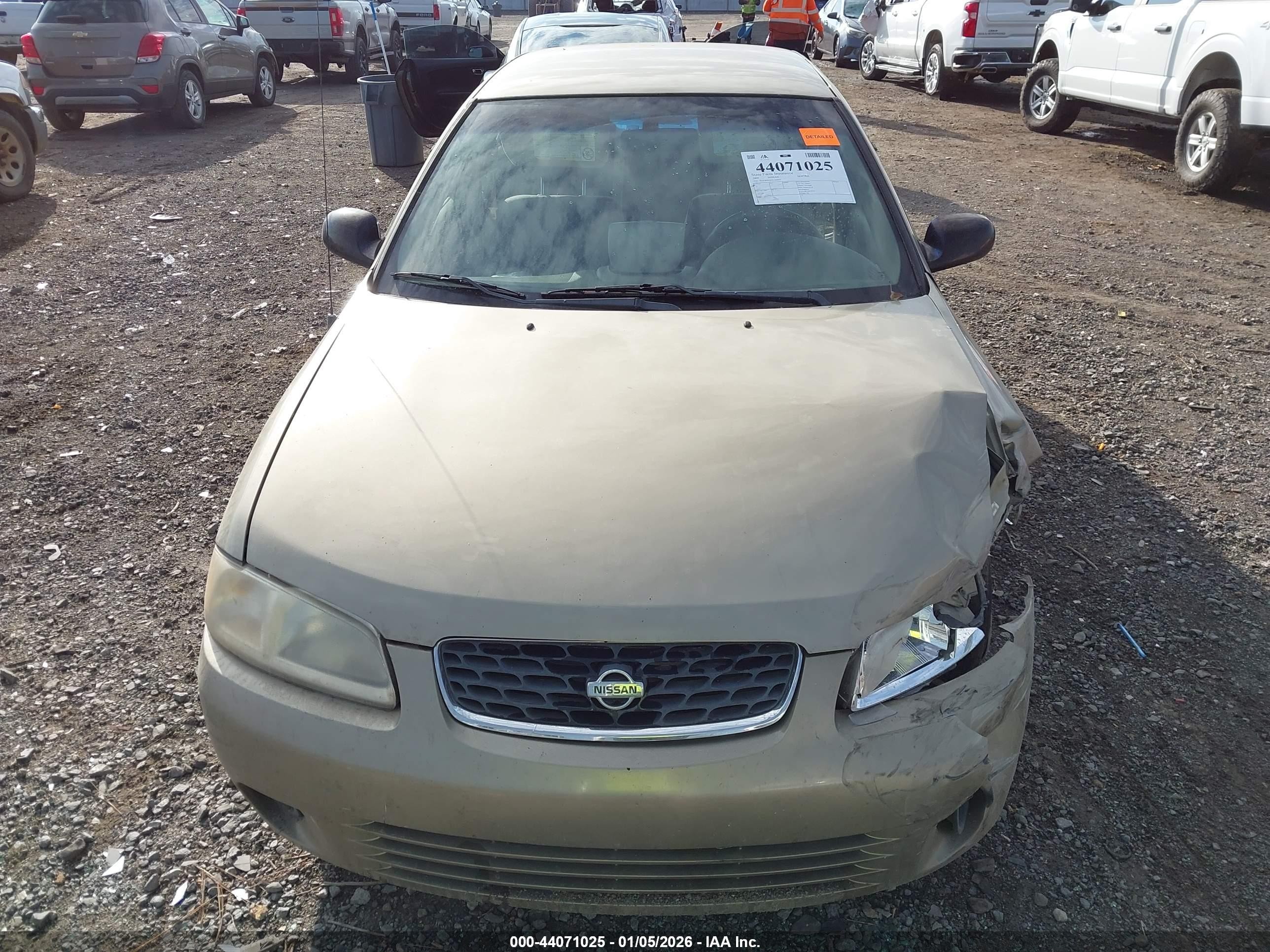 2000 Nissan Sentra Gxe/xe Gold vin: 3N1CB51D2YL304907