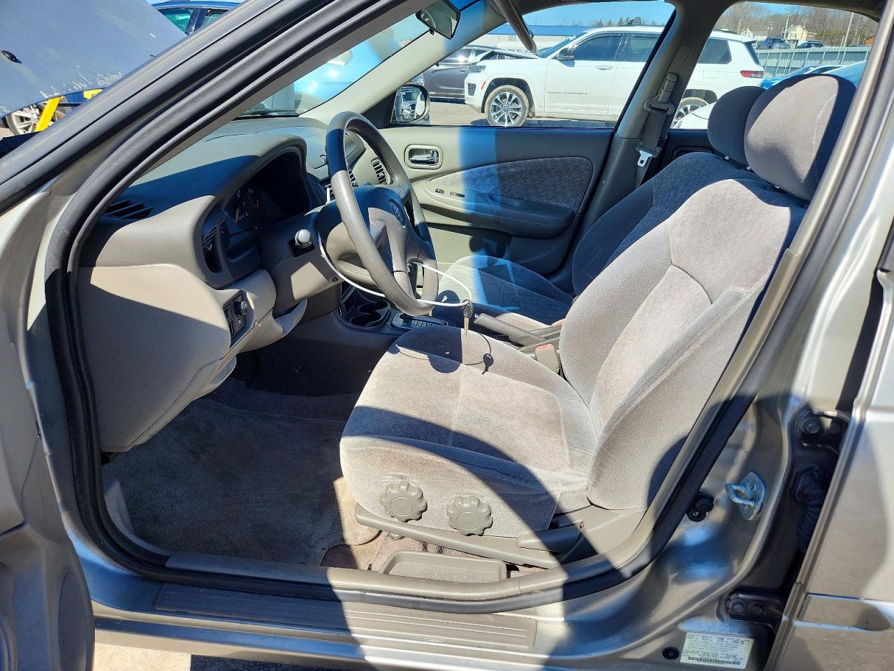 2000 Nissan Sentra Xe Silver vin: 3N1CB51D4YL335348