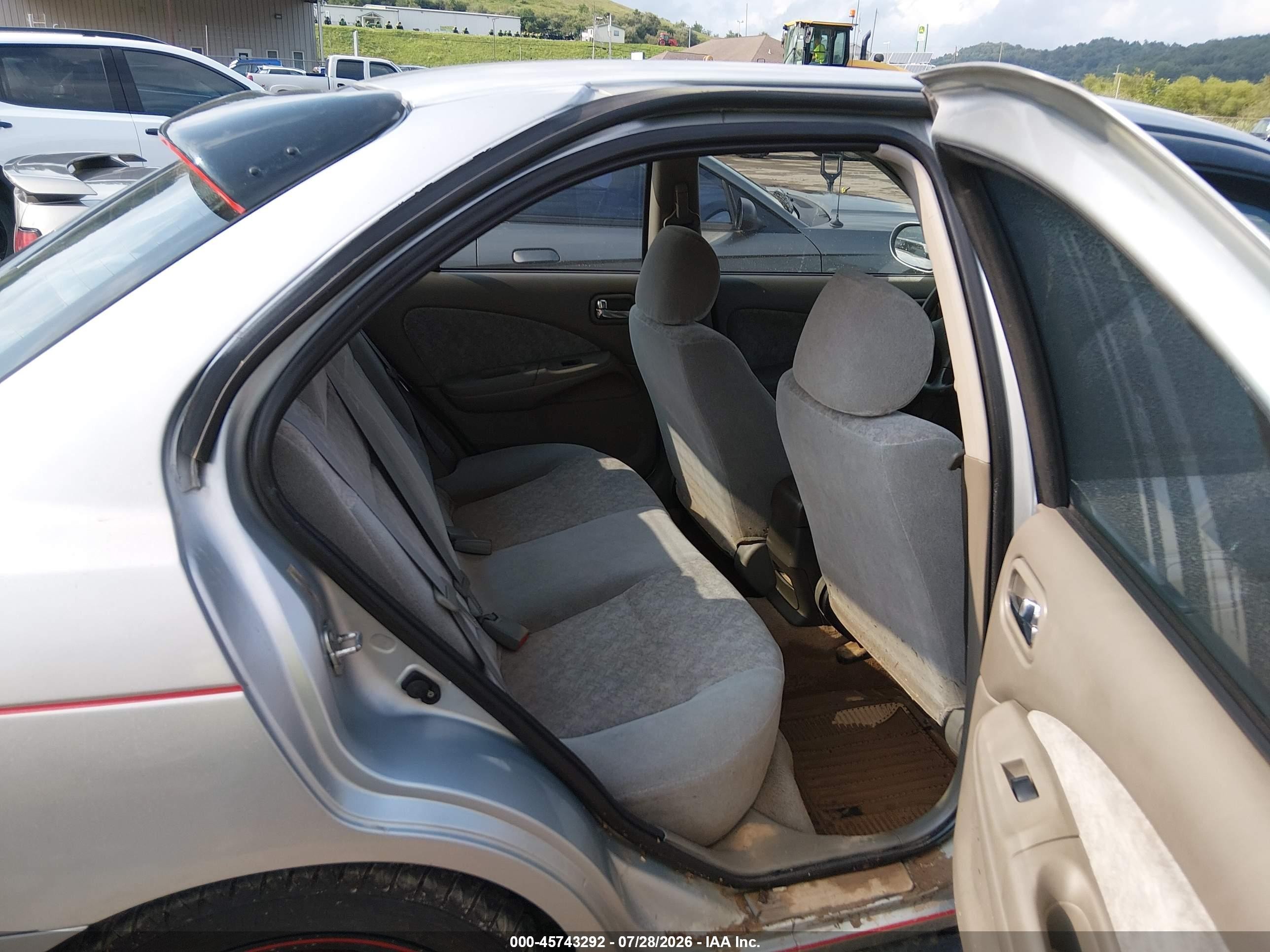 2002 Nissan Sentra Gxe Серебряный vin: 3N1CB51D62L672630
