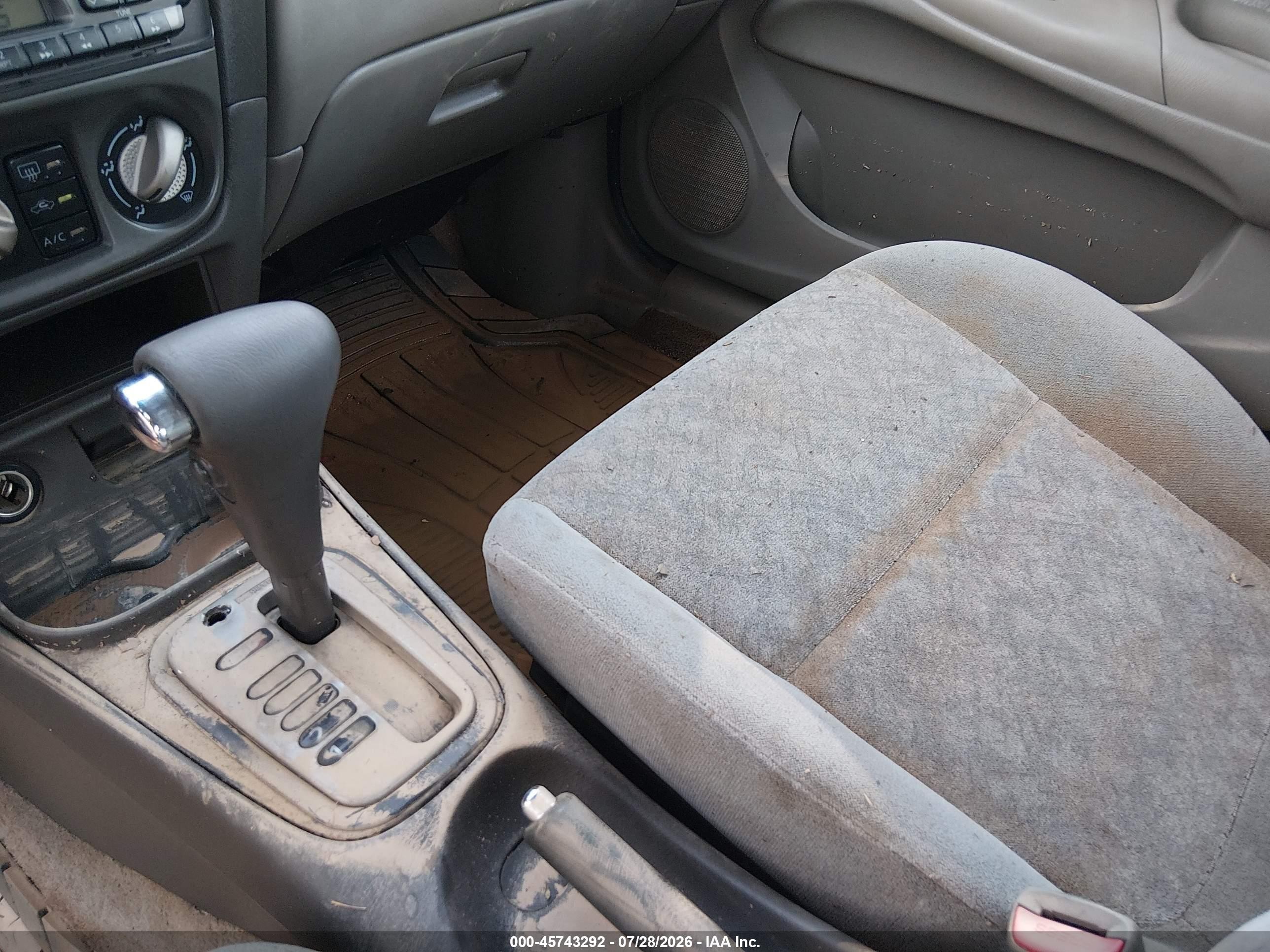 2002 Nissan Sentra Gxe Серебряный vin: 3N1CB51D62L672630