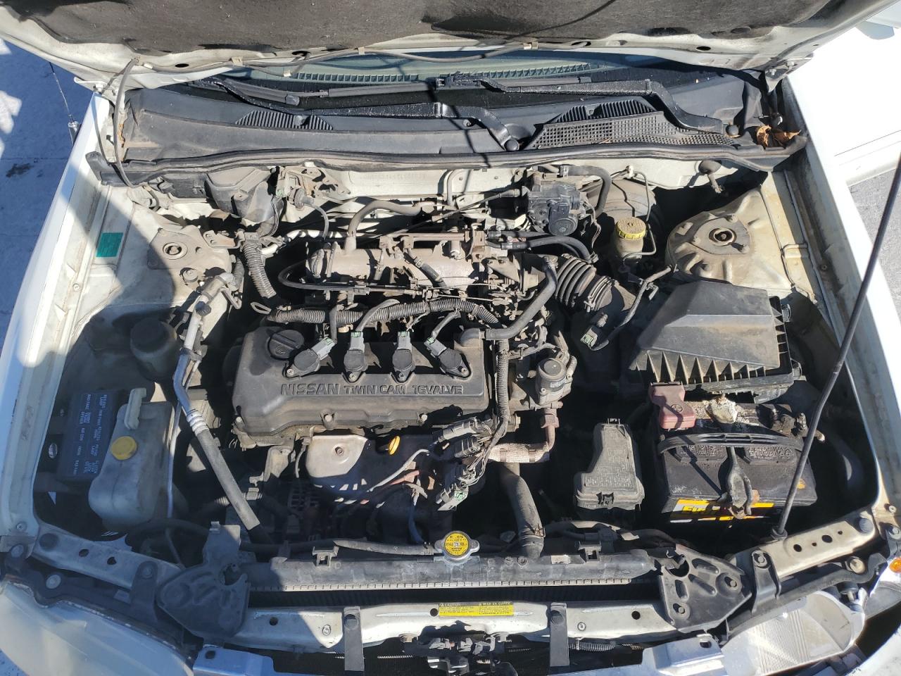 2000 Nissan Sentra Base White vin: 3N1CB51D6YL352670