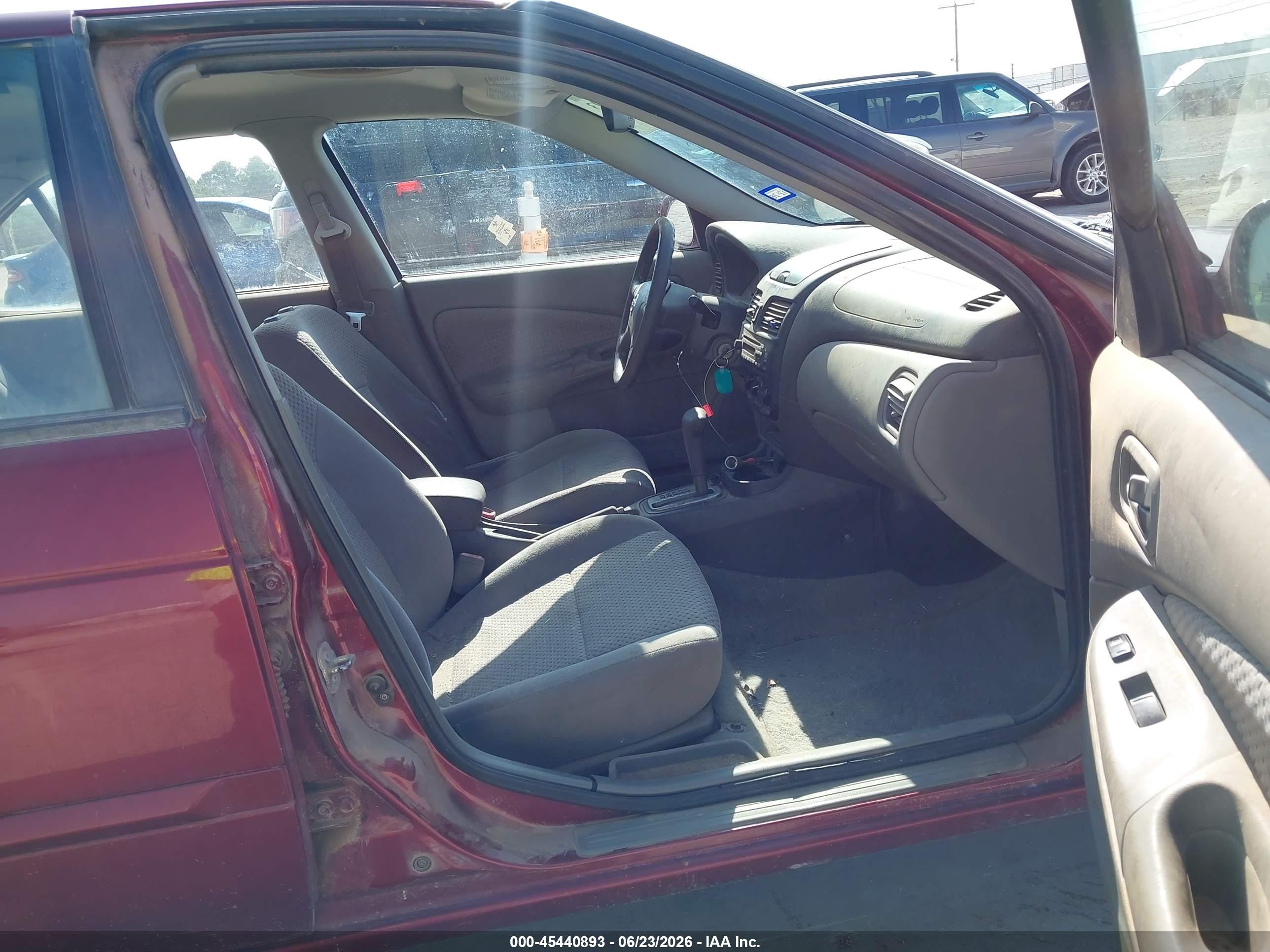 2005 Nissan Sentra 1.8s Red vin: 3N1CB51D75L473199