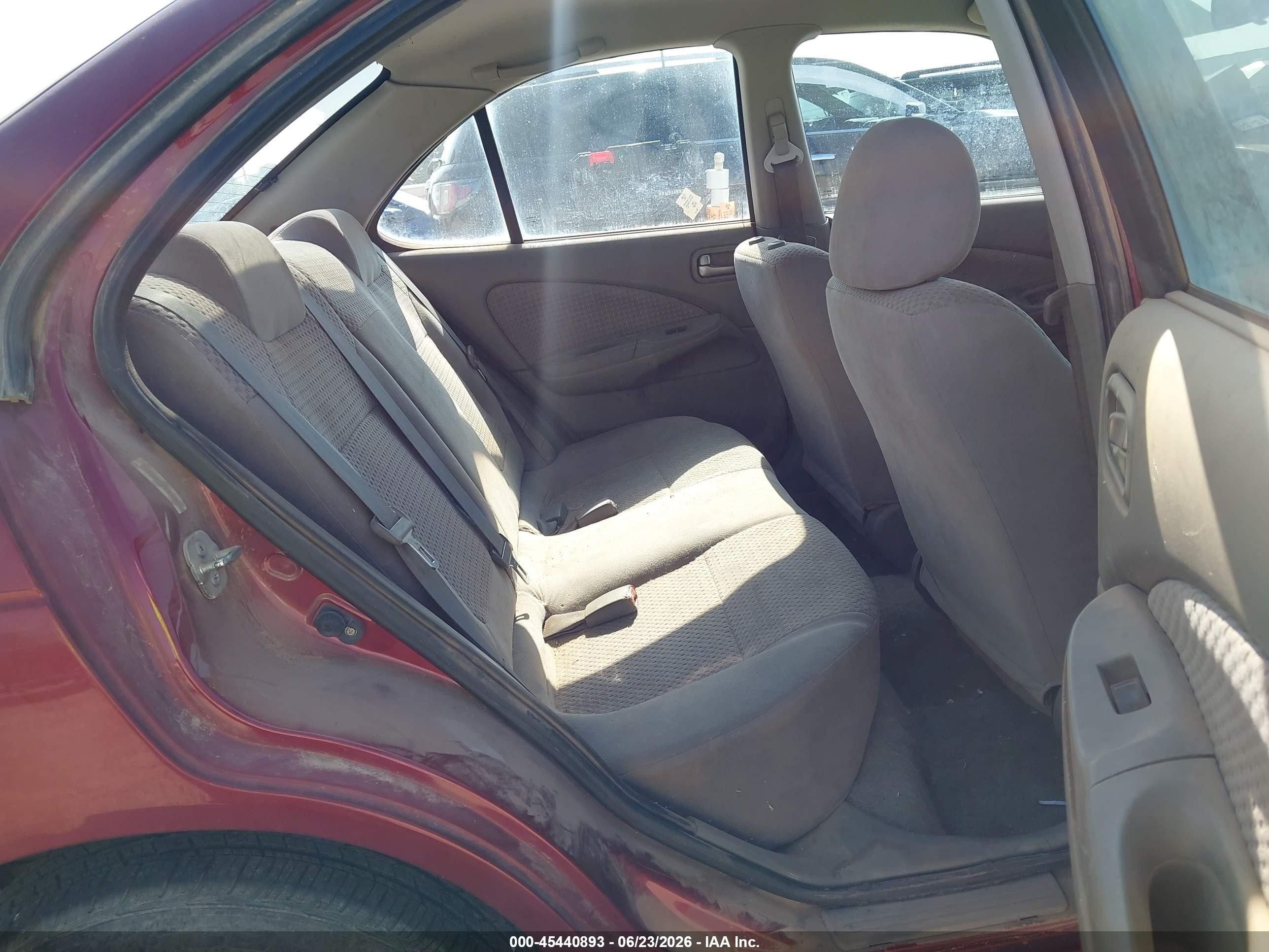 2005 Nissan Sentra 1.8s Red vin: 3N1CB51D75L473199