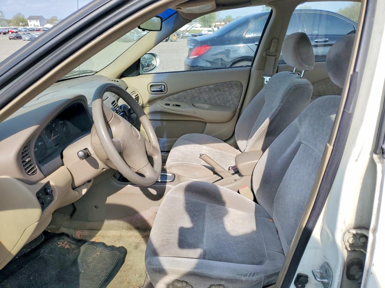 2000 Niss Sentra White vin: 3N1CB51D7YL320701