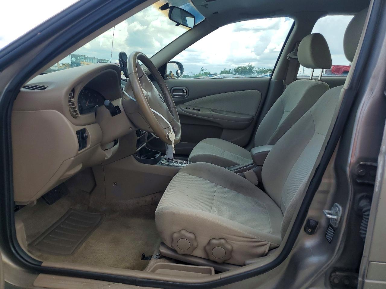 2004 Nissan Sentra 1.8 Бежевый vin: 3N1CB51DX4L919022