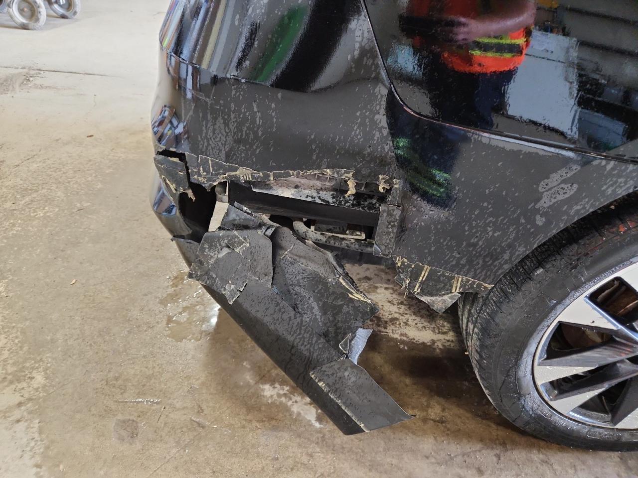 2017 Nissan Sentra Sr Turbo Black vin: 3N1CB7AP4HY238482 Damage: Rear Bumper, Broken, Replacement Required
