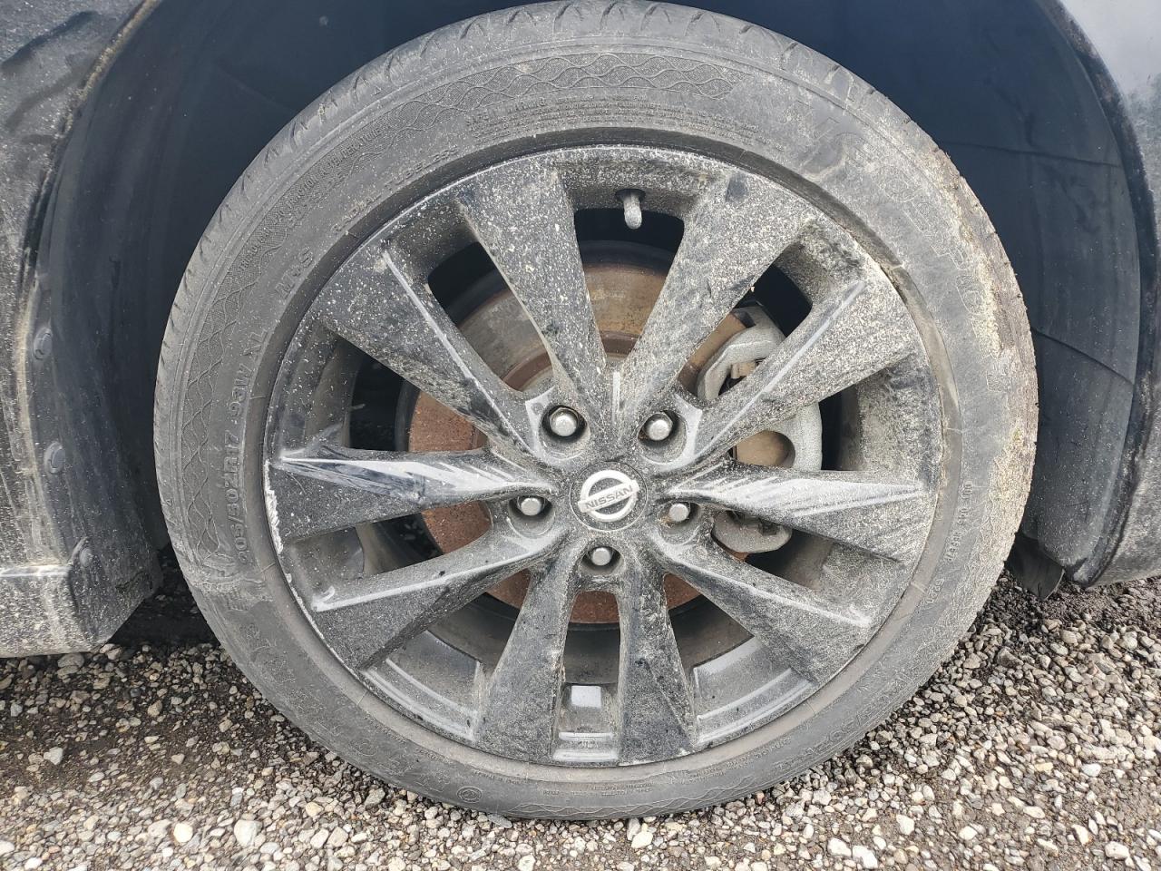 2017 Nissan Sentra Sr Turbo Black vin: 3N1CB7AP4HY355639 Damage: Right Front Wheel, Curb Rash, > 12 Inches