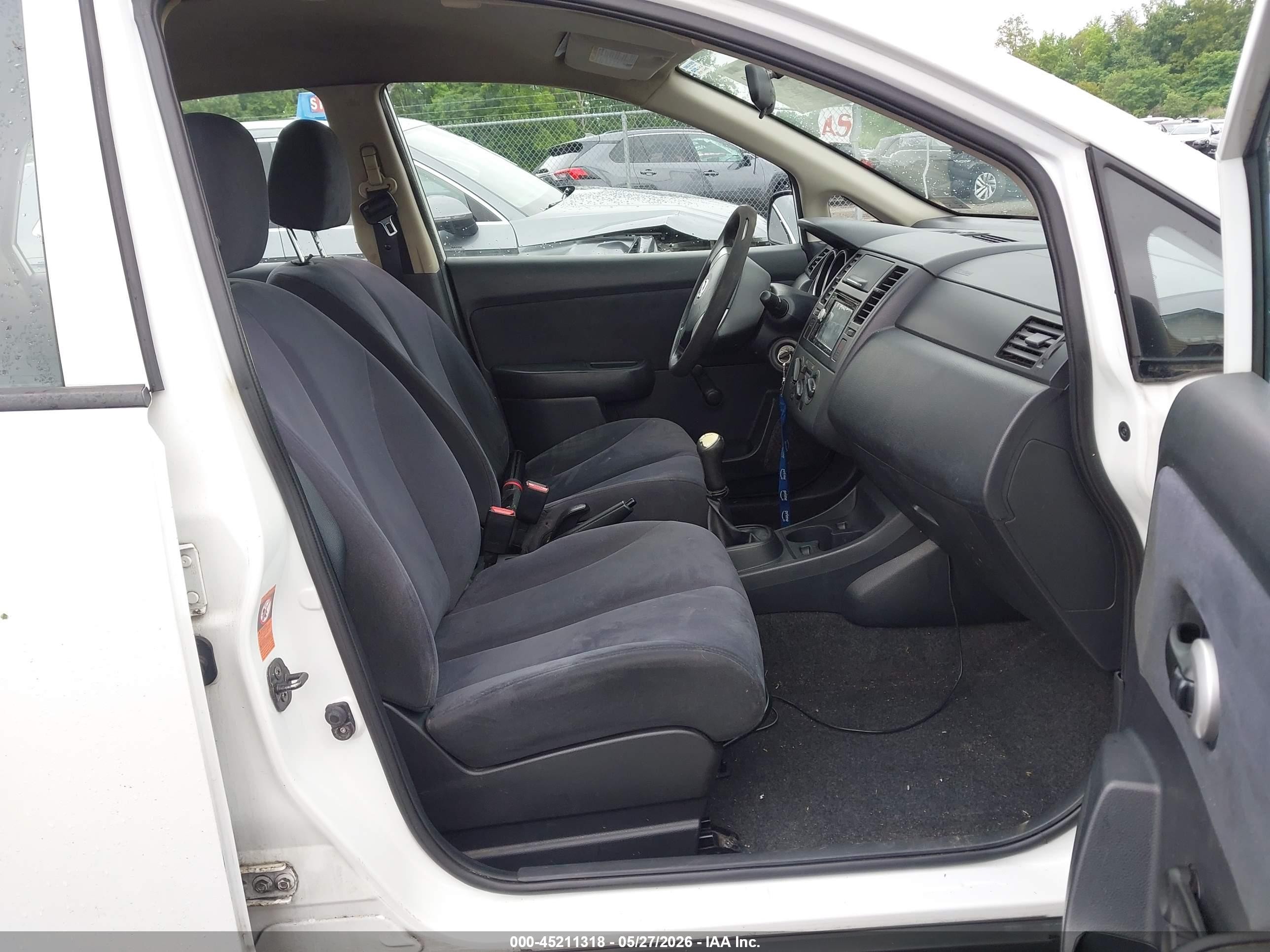 2009 Nissan Versa 1.6 Base White vin: 3N1CC11E59L458401