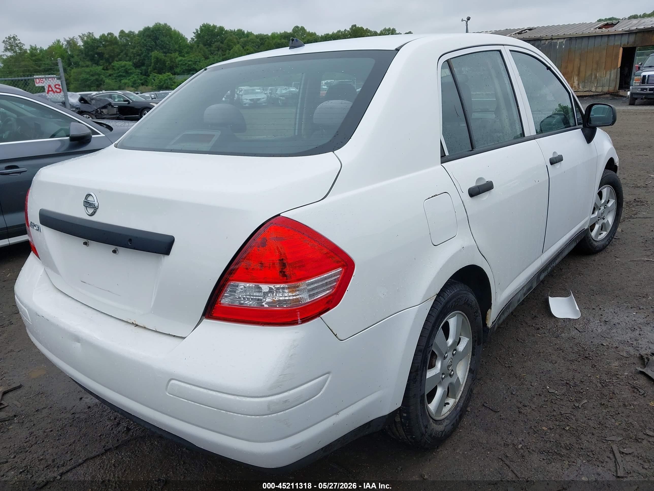 2009 Nissan Versa 1.6 Base White vin: 3N1CC11E59L458401
