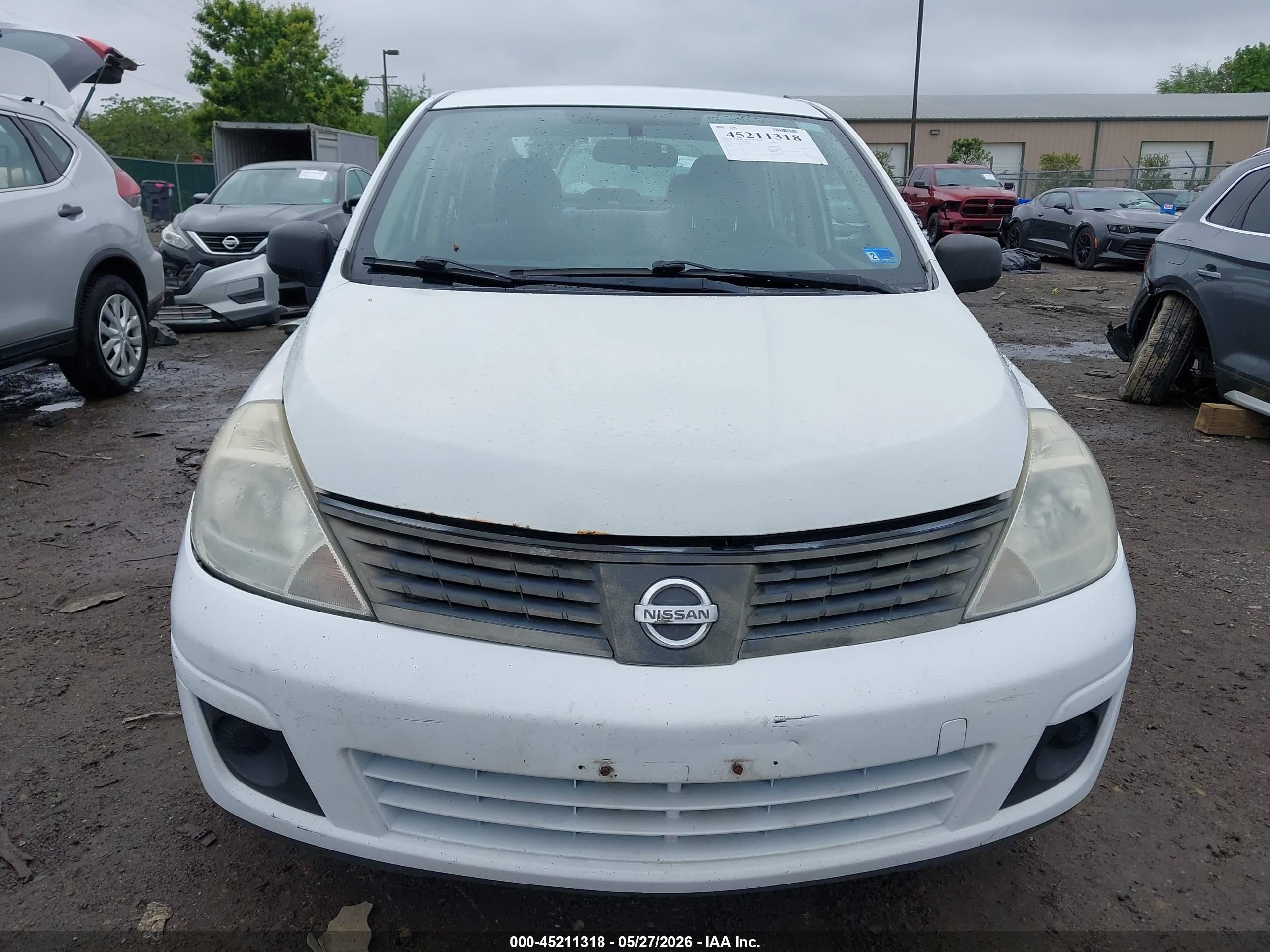 2009 Nissan Versa 1.6 Base White vin: 3N1CC11E59L458401