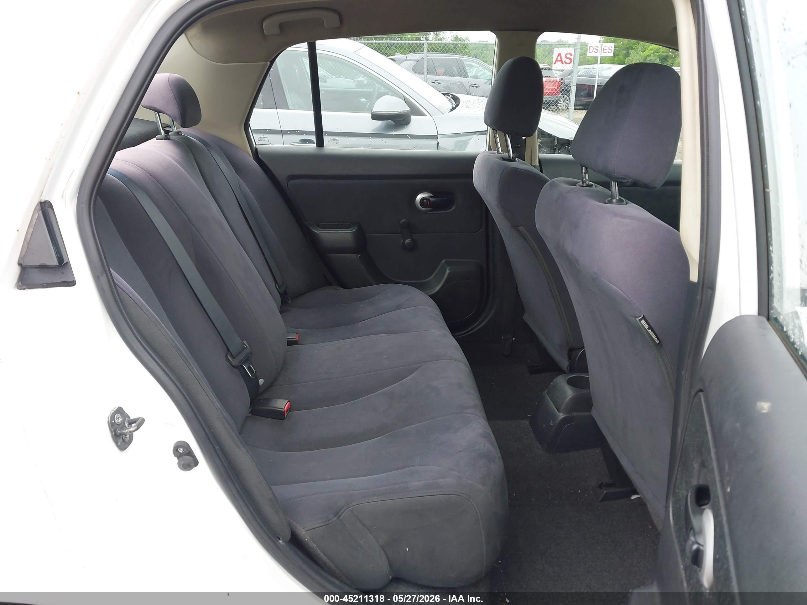 2009 Nissan Versa 1.6 Base White vin: 3N1CC11E59L458401
