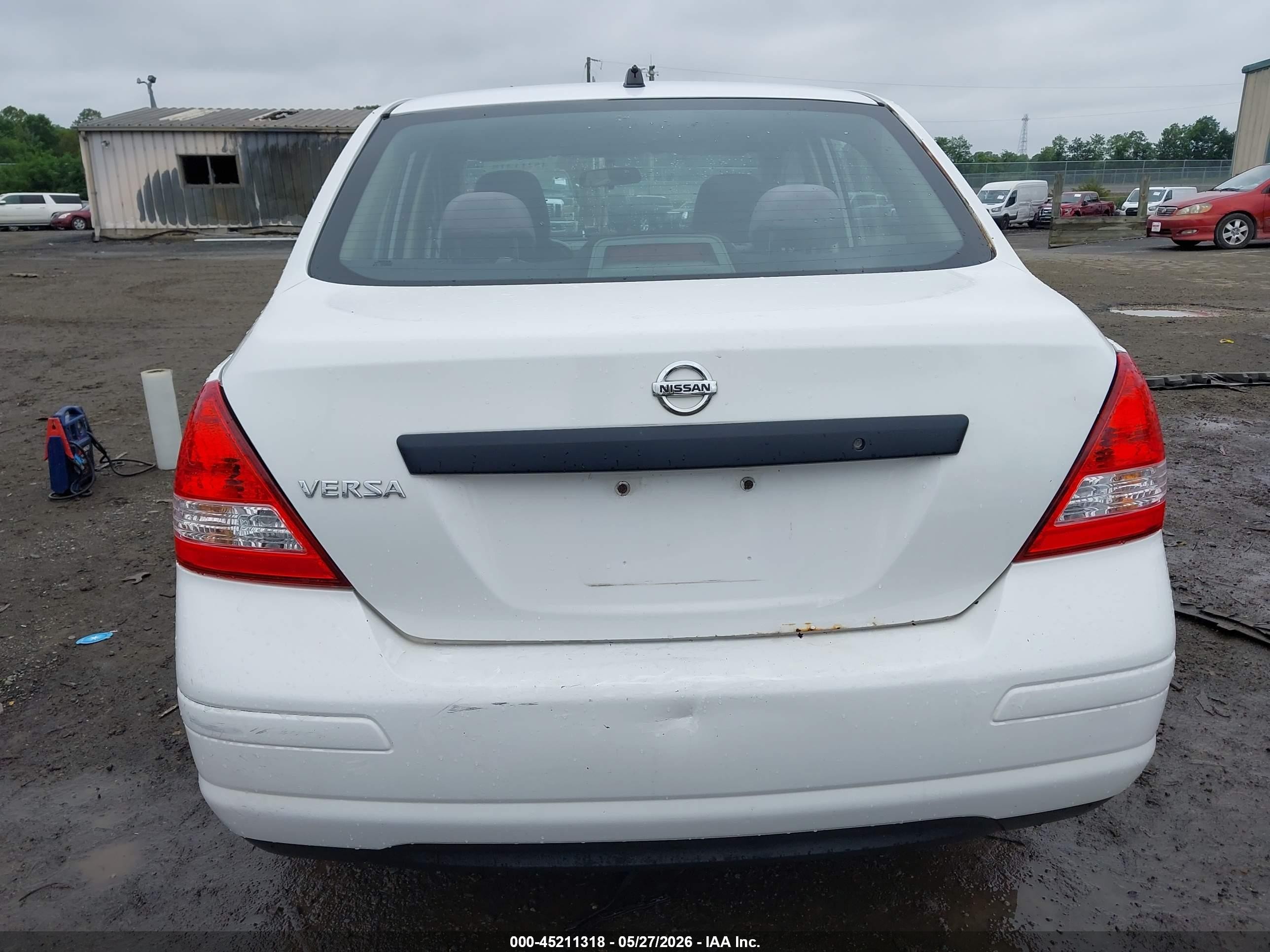 2009 Nissan Versa 1.6 Base White vin: 3N1CC11E59L458401