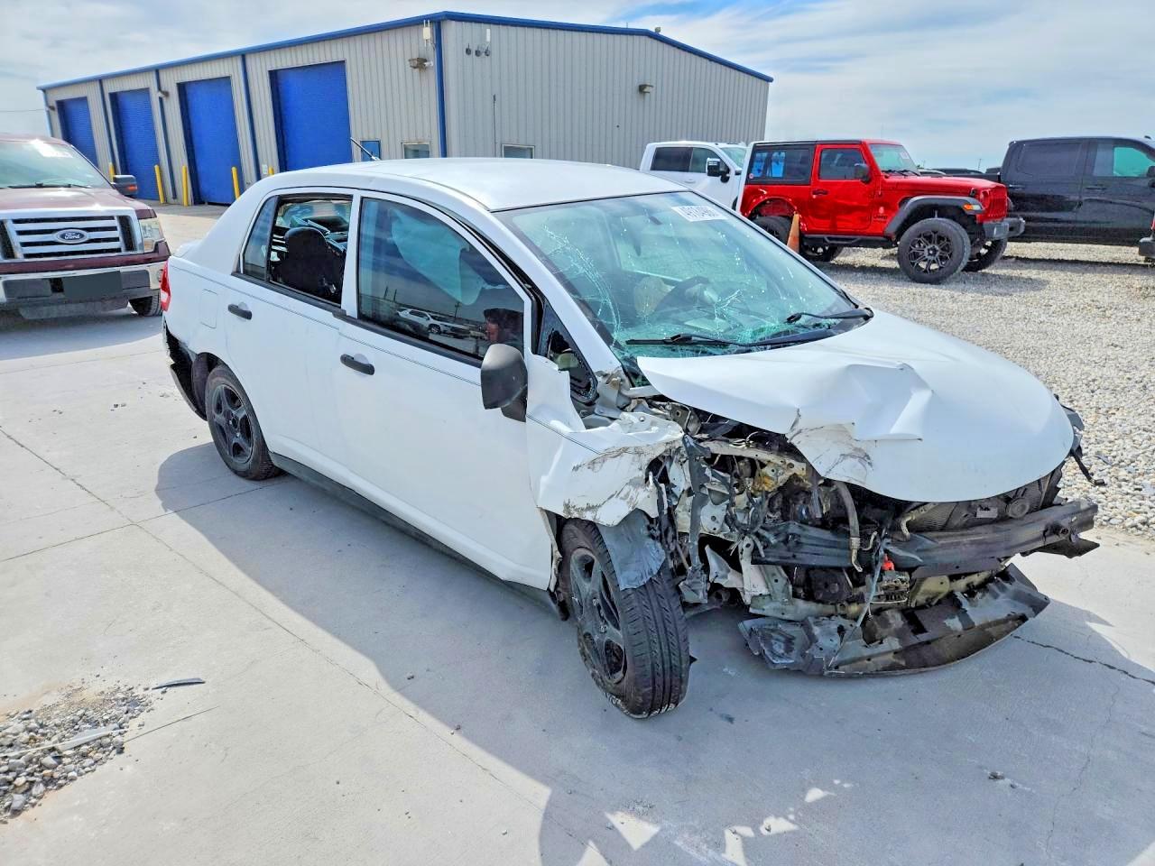 2009 Nissan Versa 1.6 Base White vin: 3N1CC11E69L479306