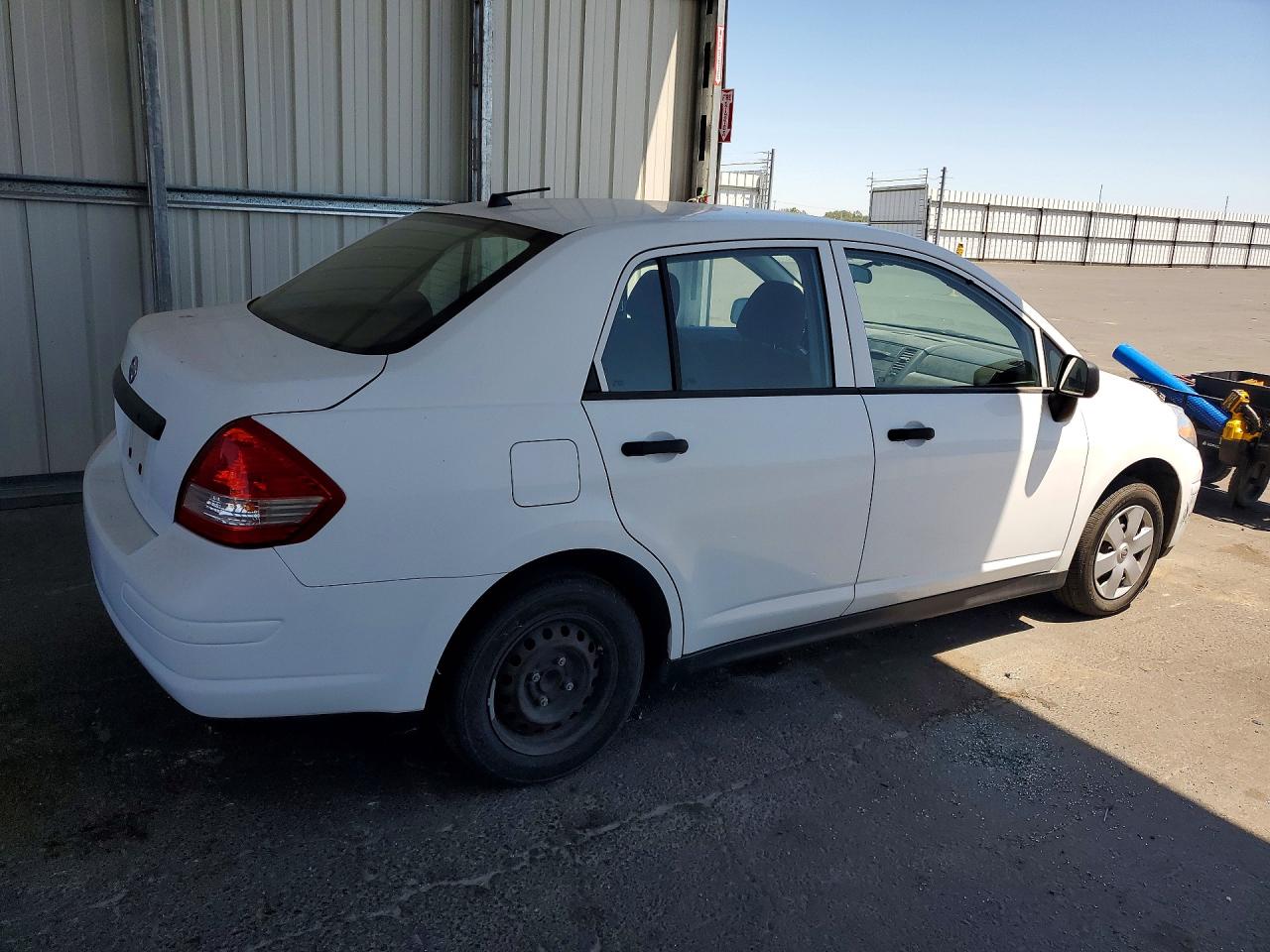 2009 Nissan Versa 1.6 Base White vin: 3N1CC11E99L436627