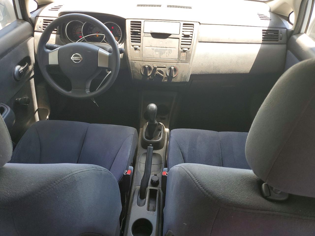 2009 Nissan Versa 1.6 Base White vin: 3N1CC11E99L436627