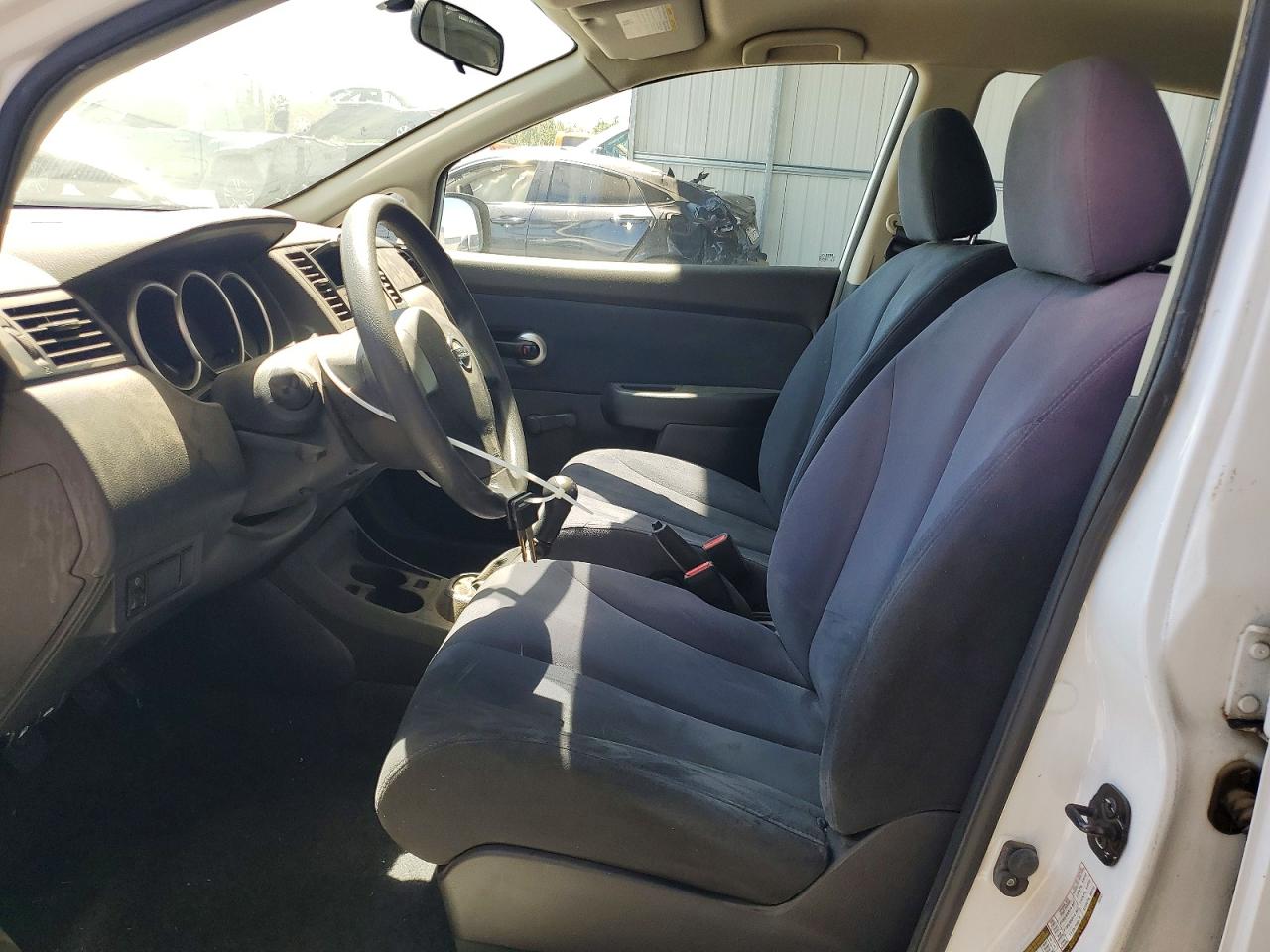 2009 Nissan Versa 1.6 Base White vin: 3N1CC11E99L436627