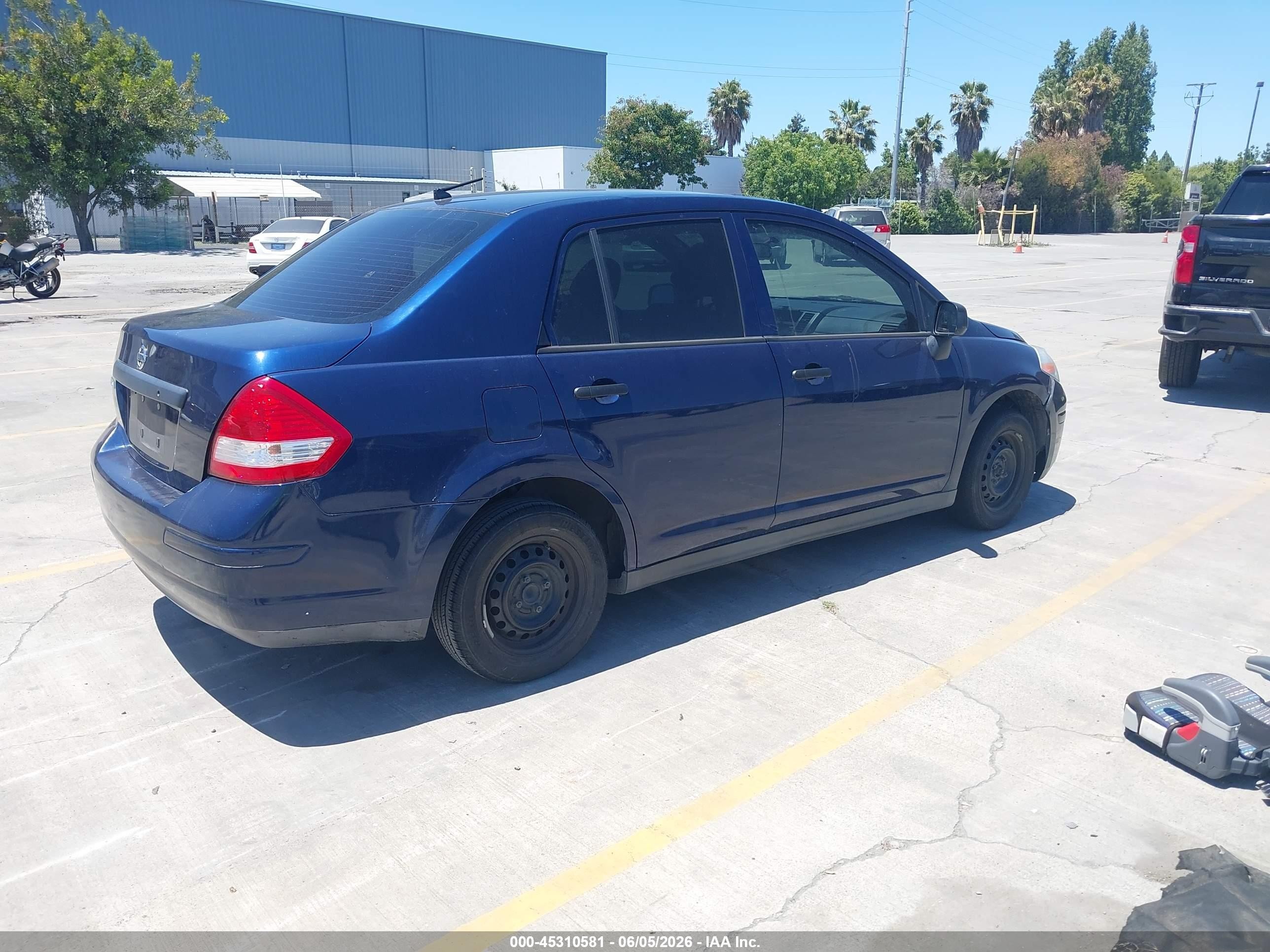 2011 Nissan Versa 1.6 Синий vin: 3N1CC1AP1BL405945