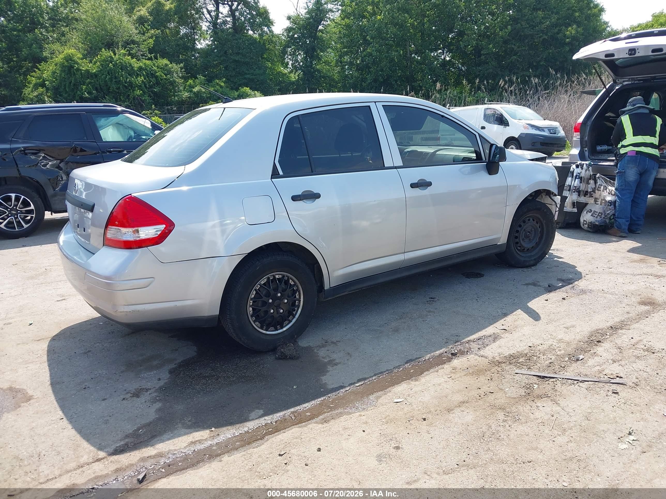 2010 Nissan Versa 1.6 Silver vin: 3N1CC1AP3AL375586