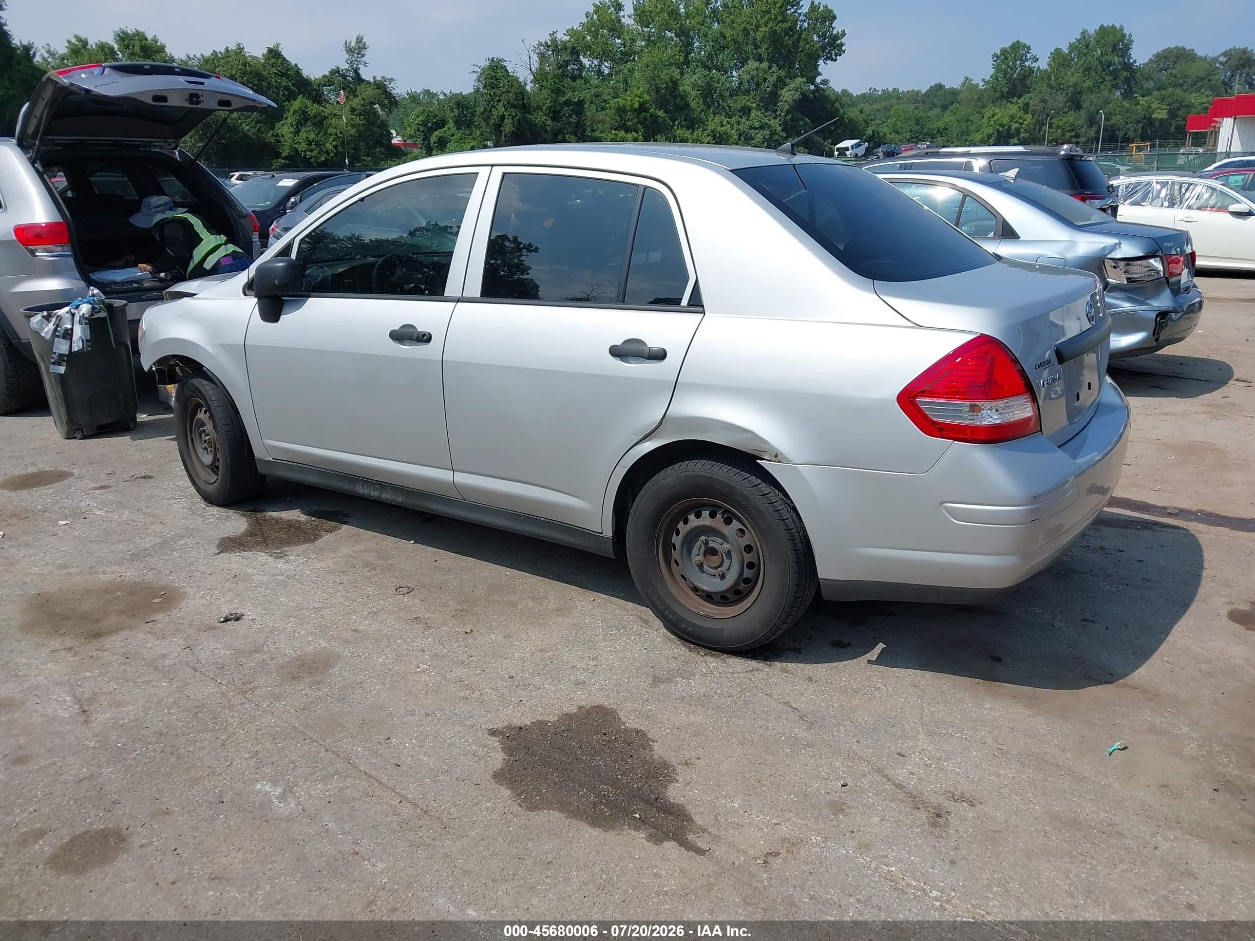 2010 Nissan Versa 1.6 Silver vin: 3N1CC1AP3AL375586