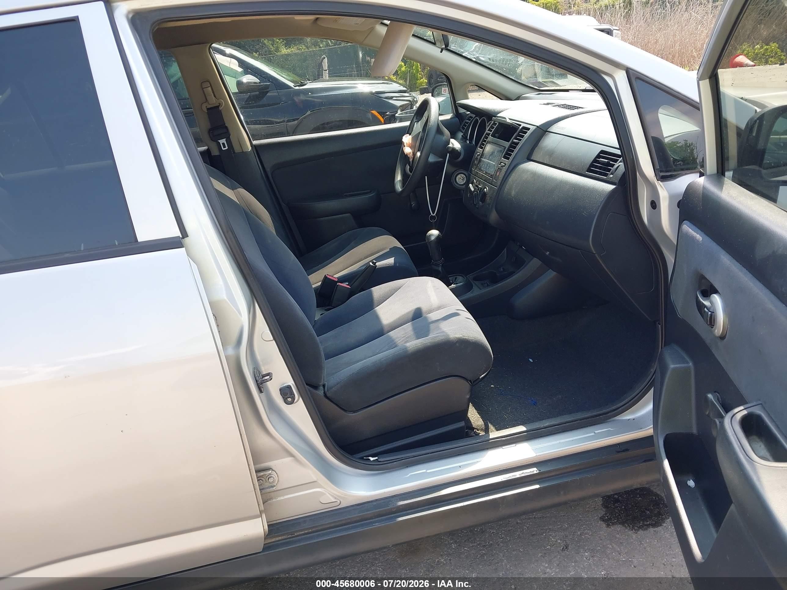2010 Nissan Versa 1.6 Silver vin: 3N1CC1AP3AL375586