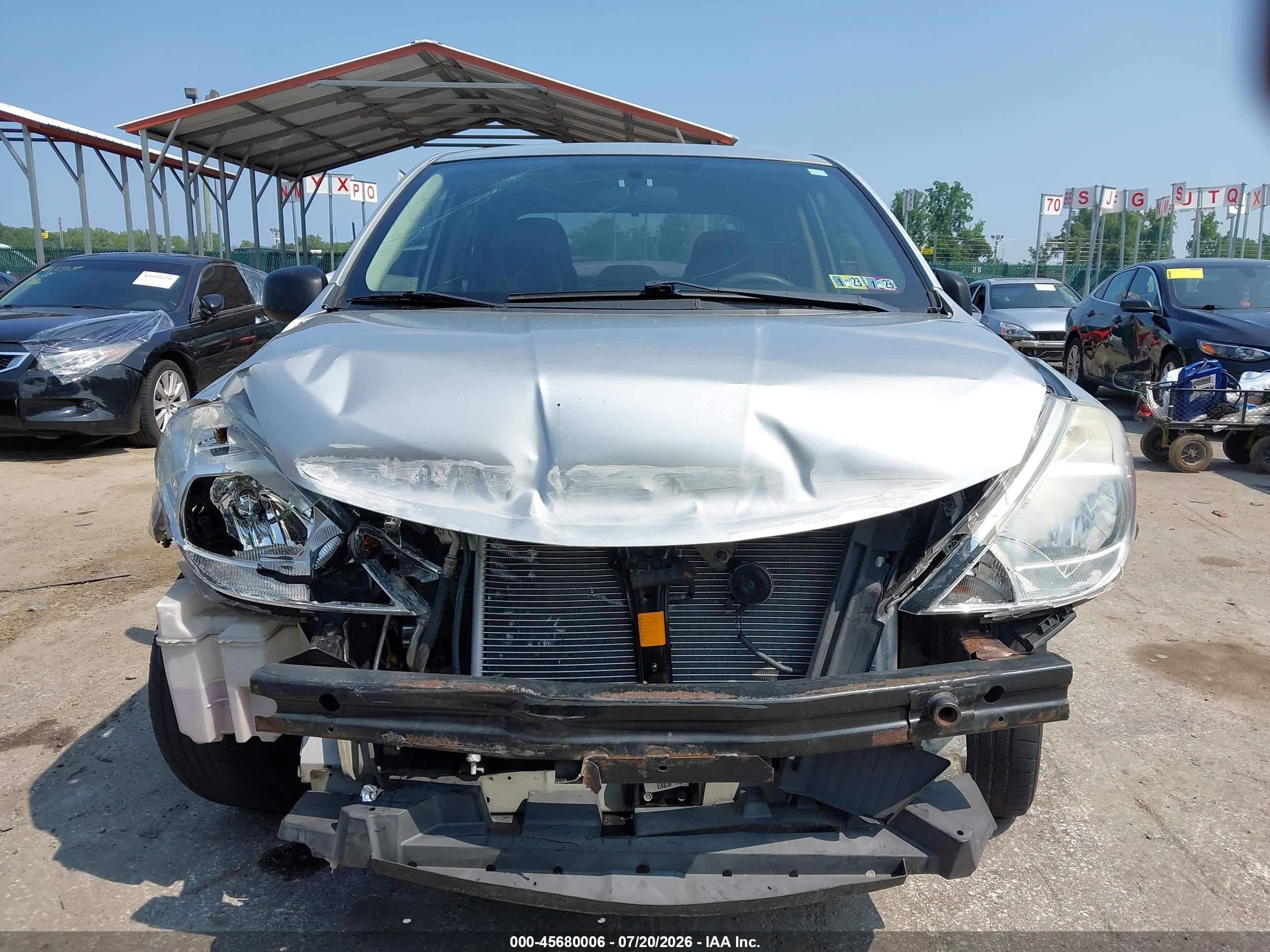 2010 Nissan Versa 1.6 Silver vin: 3N1CC1AP3AL375586