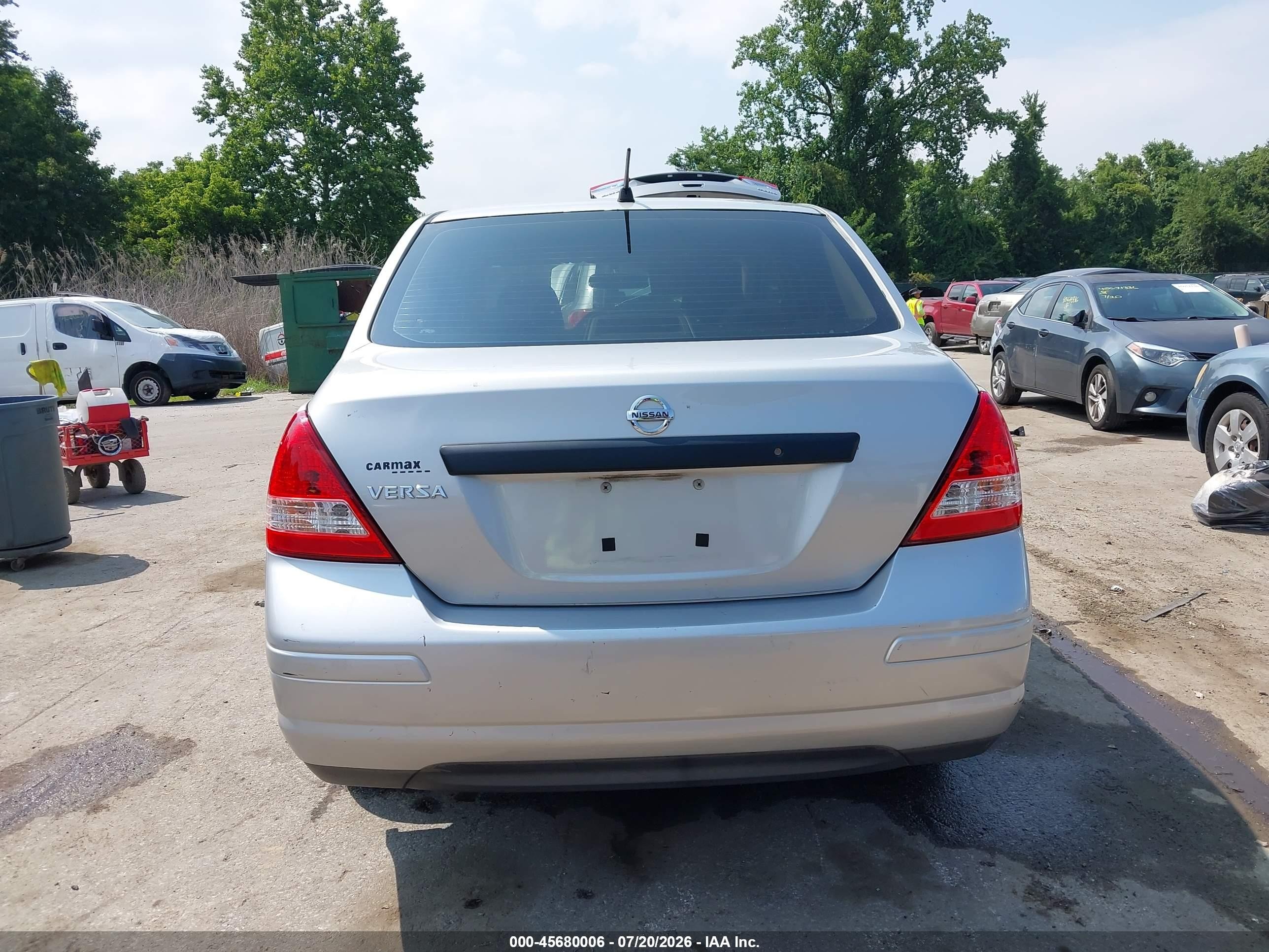2010 Nissan Versa 1.6 Silver vin: 3N1CC1AP3AL375586