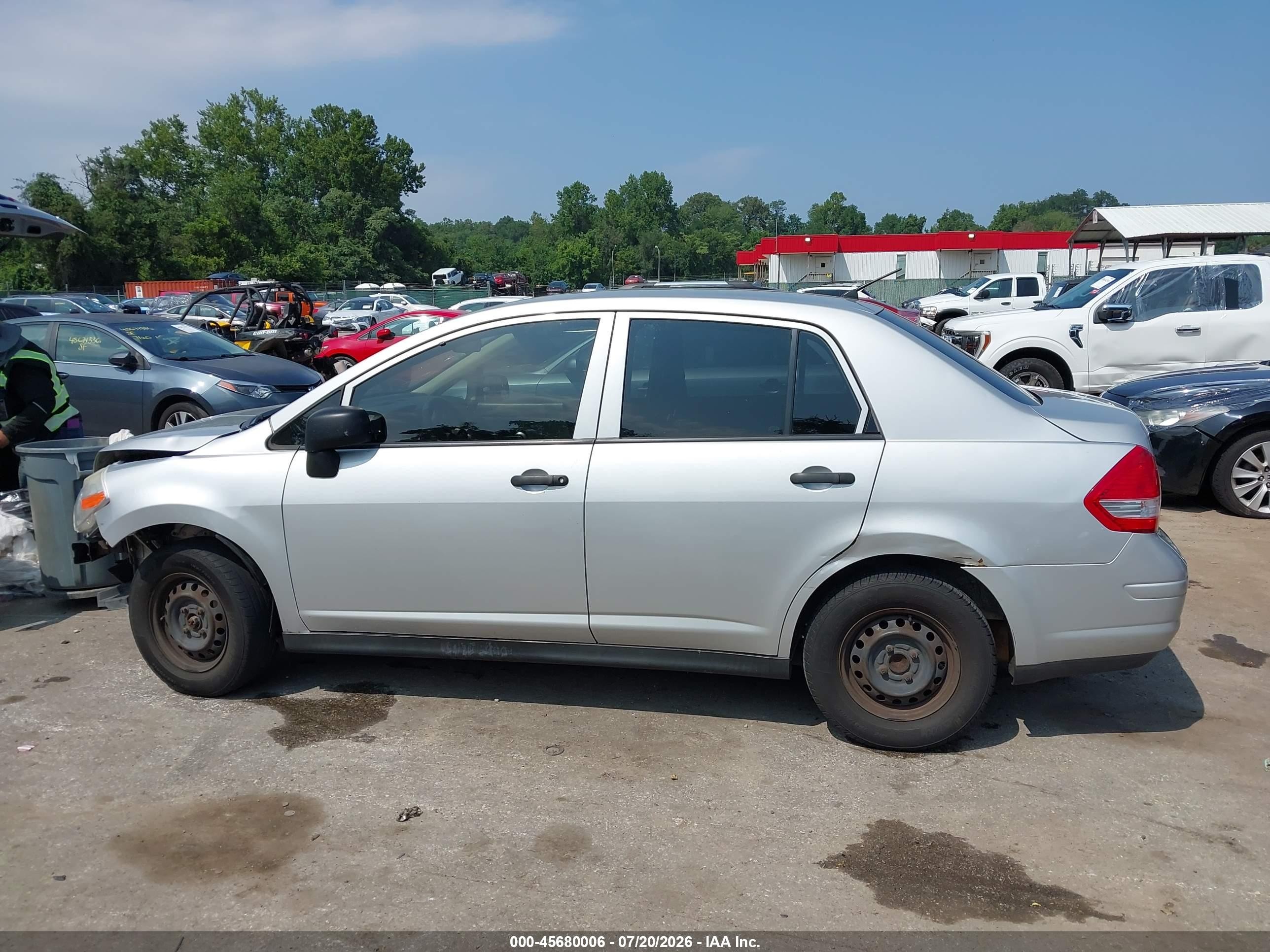 2010 Nissan Versa 1.6 Silver vin: 3N1CC1AP3AL375586