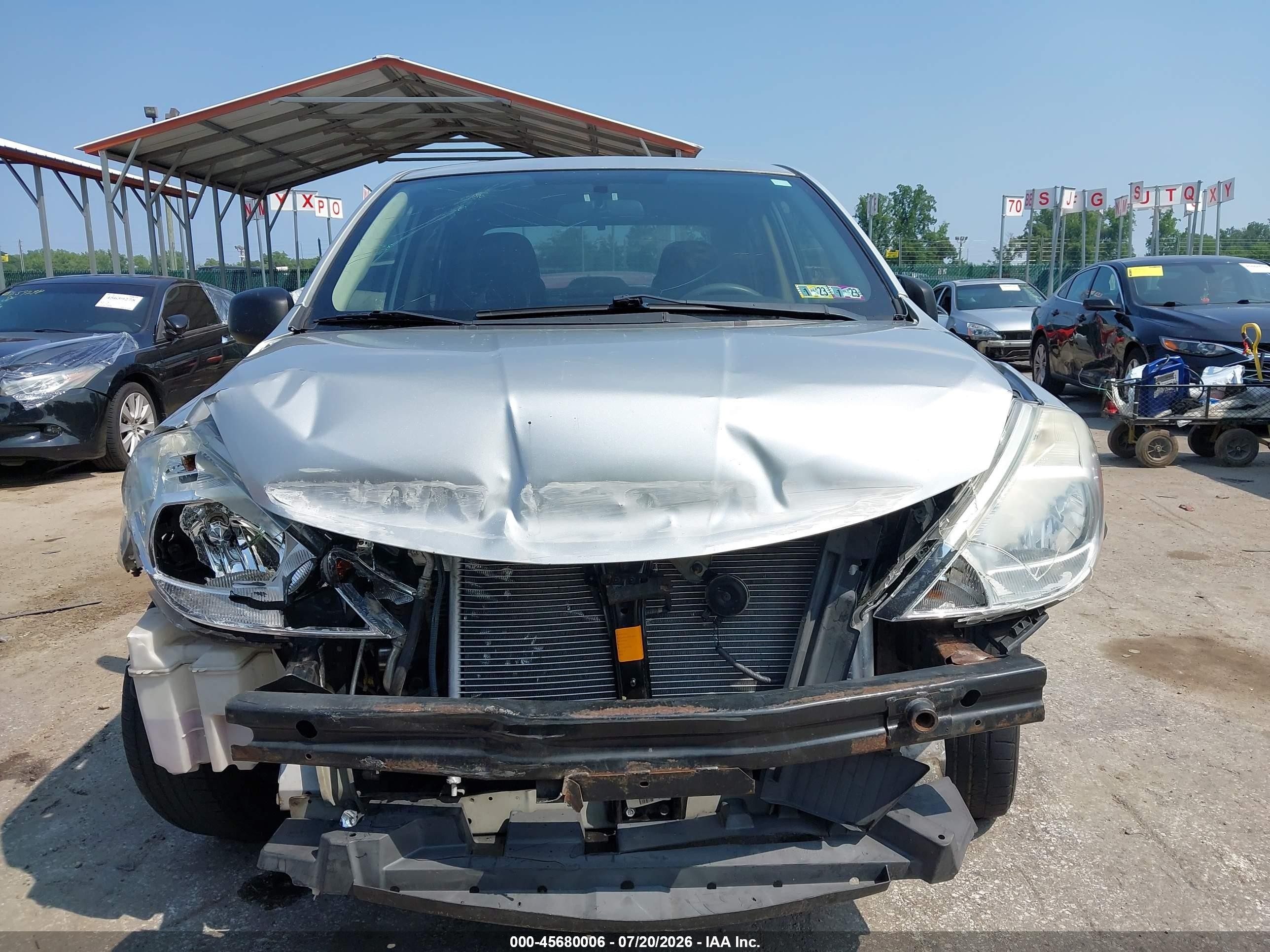 2010 Nissan Versa 1.6 Silver vin: 3N1CC1AP3AL375586