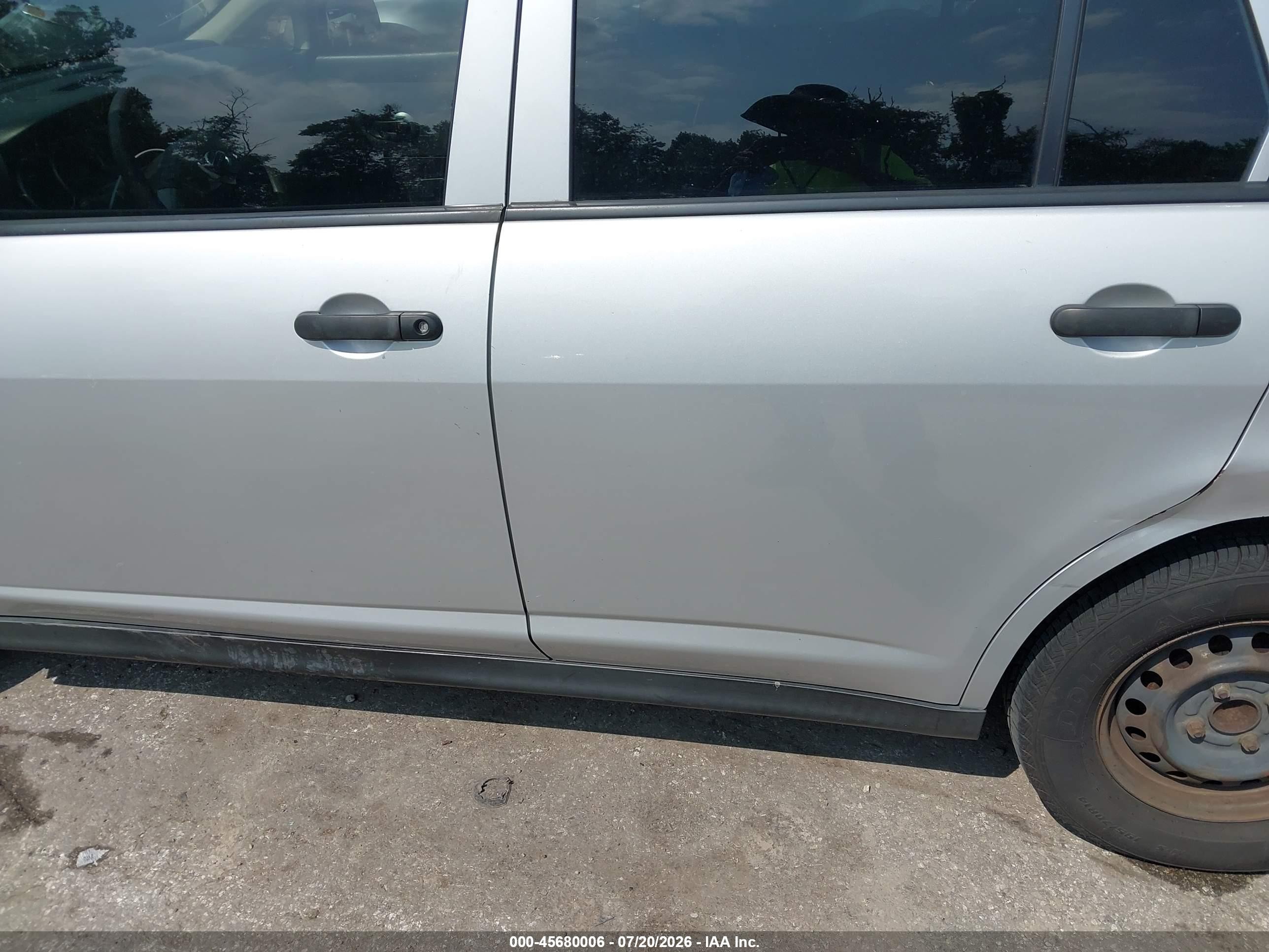 2010 Nissan Versa 1.6 Silver vin: 3N1CC1AP3AL375586