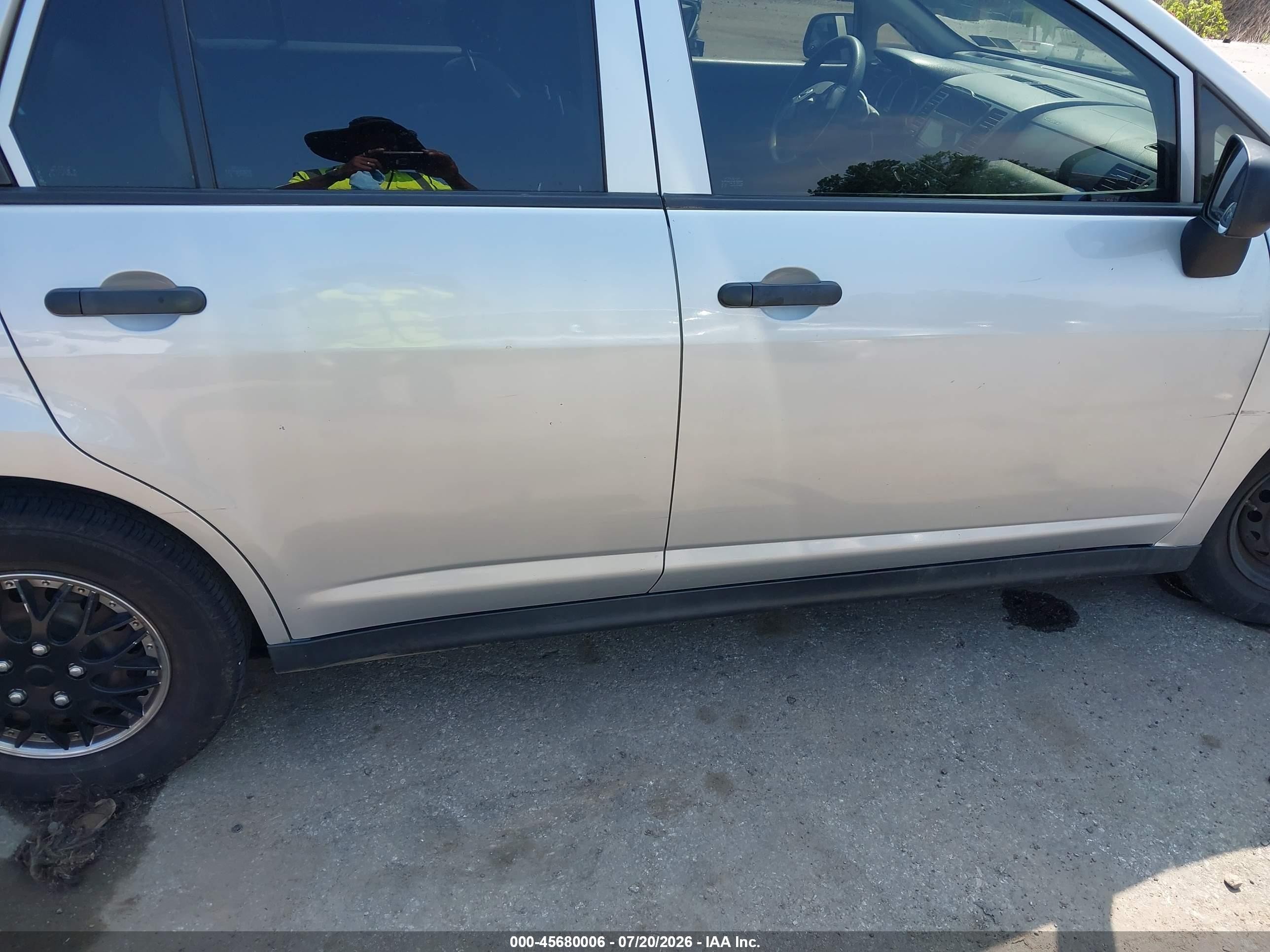 2010 Nissan Versa 1.6 Silver vin: 3N1CC1AP3AL375586