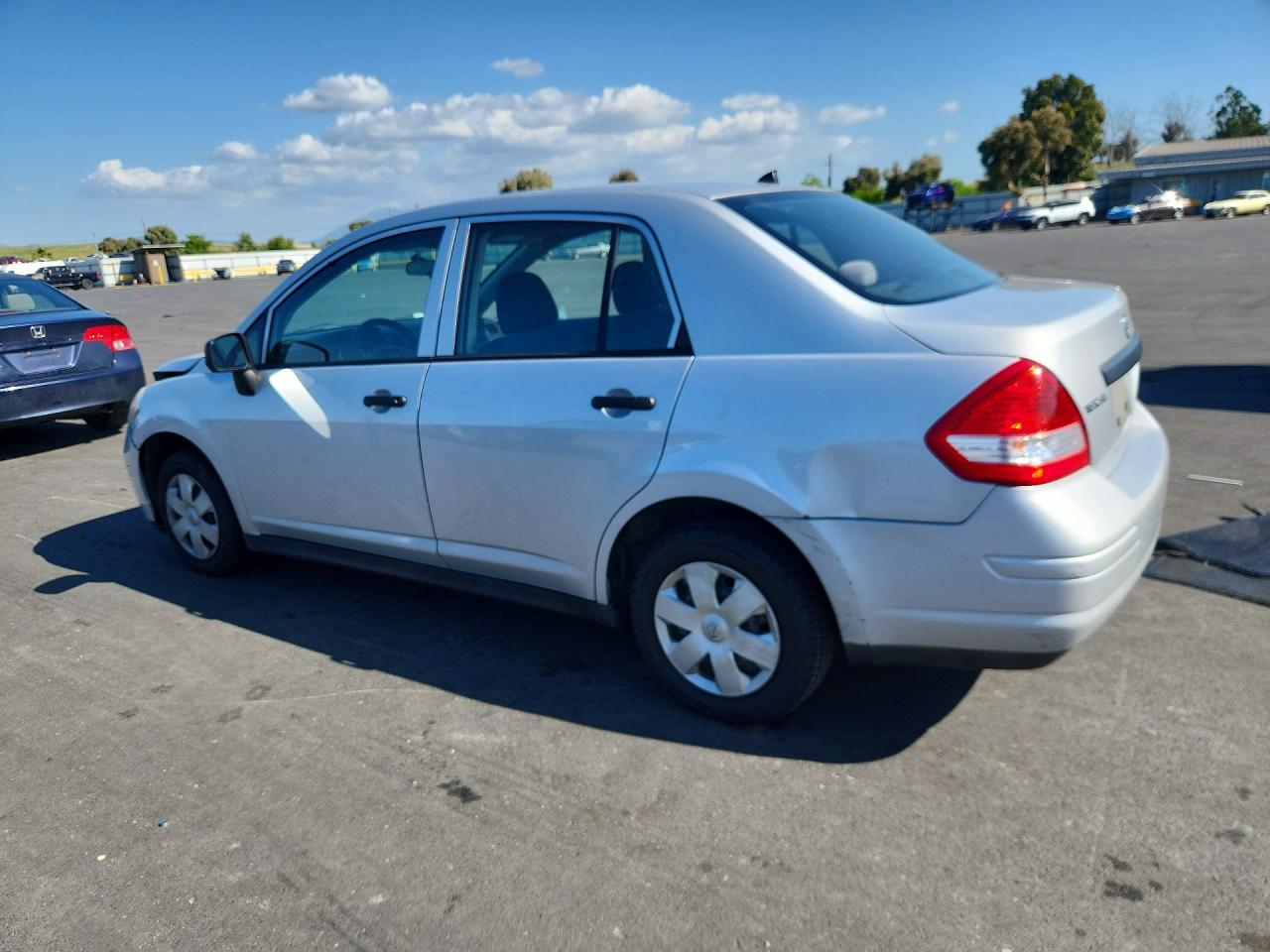 2010 Nissan Versa 1.6 Base Silver vin: 3N1CC1AP3AL402513