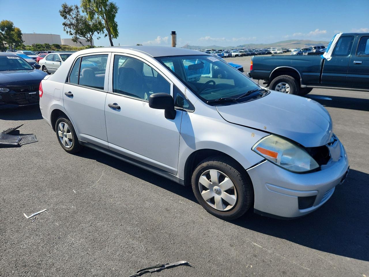 2010 Nissan Versa 1.6 Base Silver vin: 3N1CC1AP3AL402513