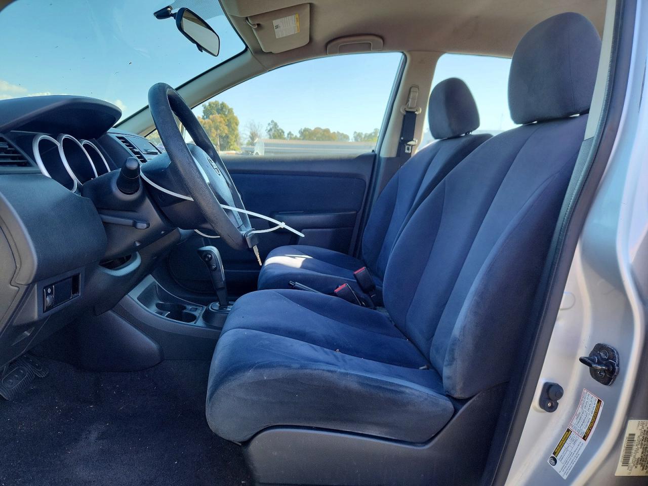 2010 Nissan Versa 1.6 Base Silver vin: 3N1CC1AP3AL402513