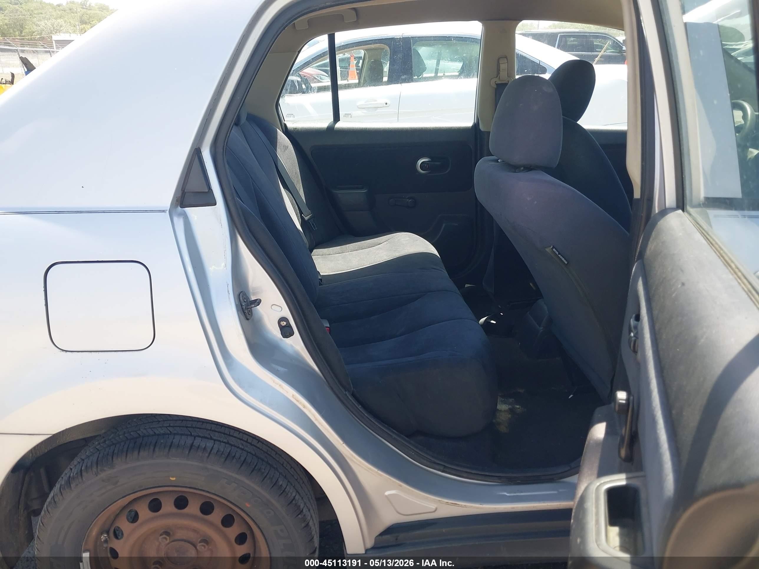 2010 Nissan Versa 1.6 Silver vin: 3N1CC1AP9AL418151