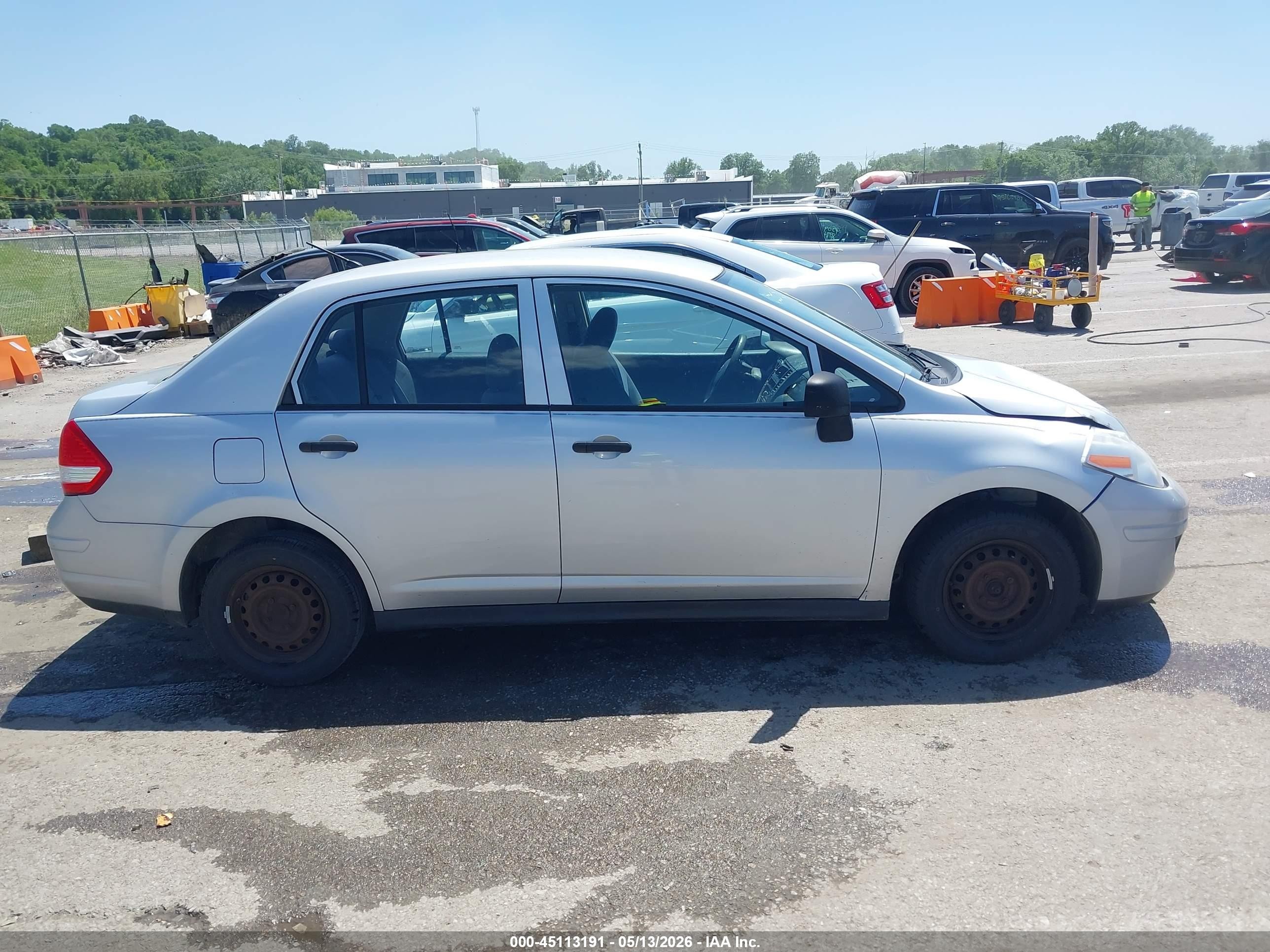 2010 Nissan Versa 1.6 Silver vin: 3N1CC1AP9AL418151