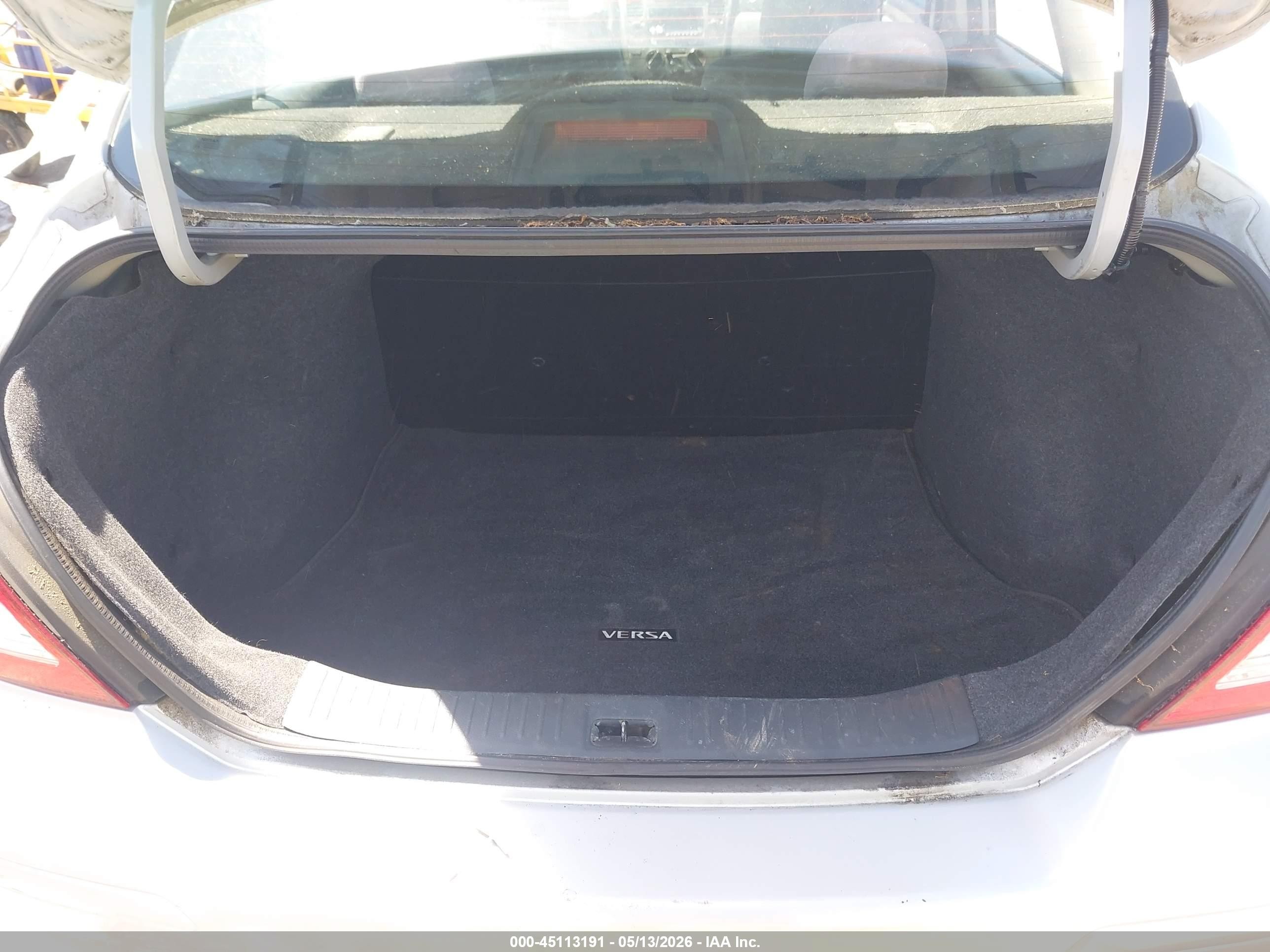 2010 Nissan Versa 1.6 Silver vin: 3N1CC1AP9AL418151