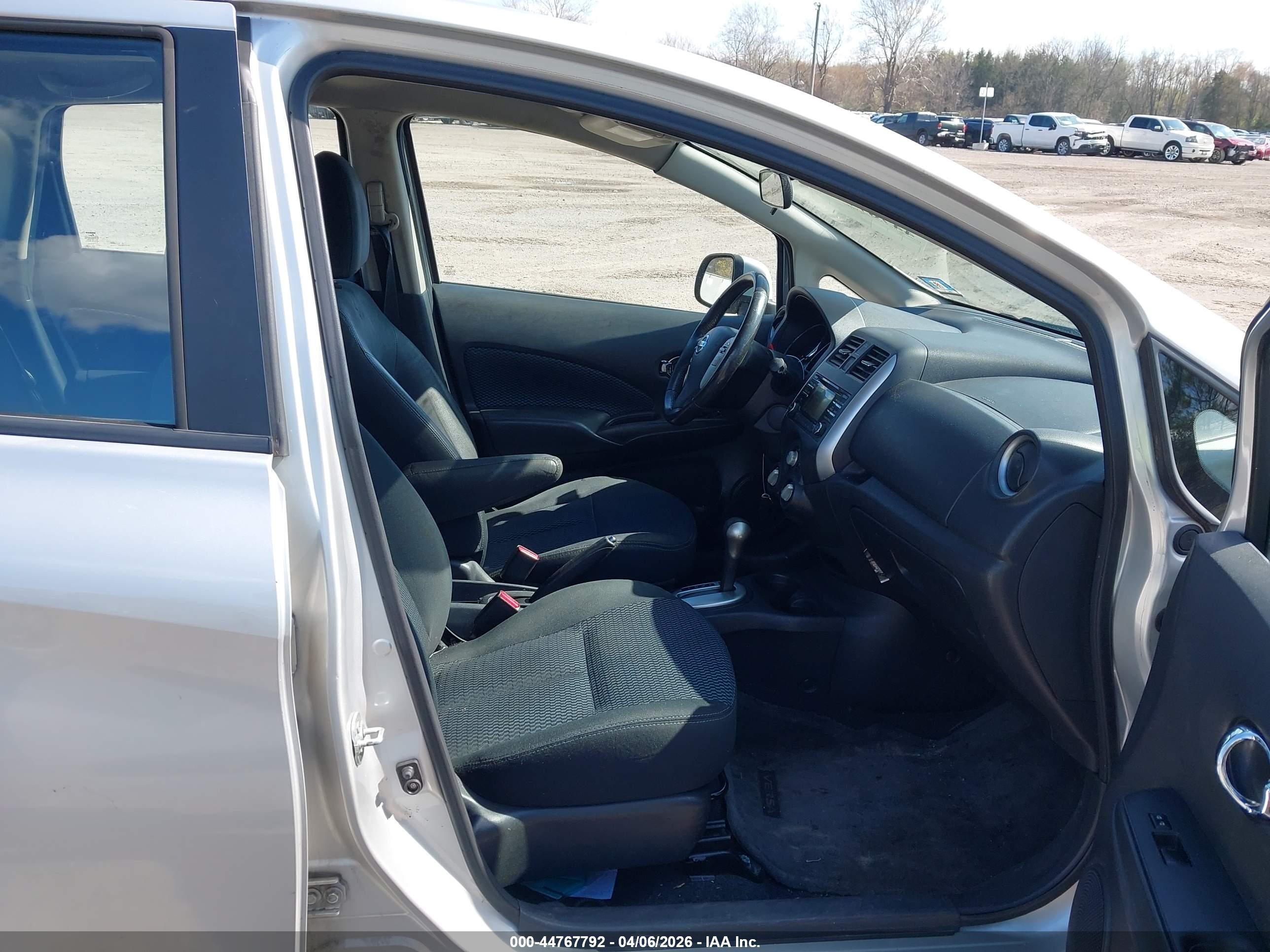 2014 Nissan Versa Note Sv Silver vin: 3N1CE2CP0EL396172