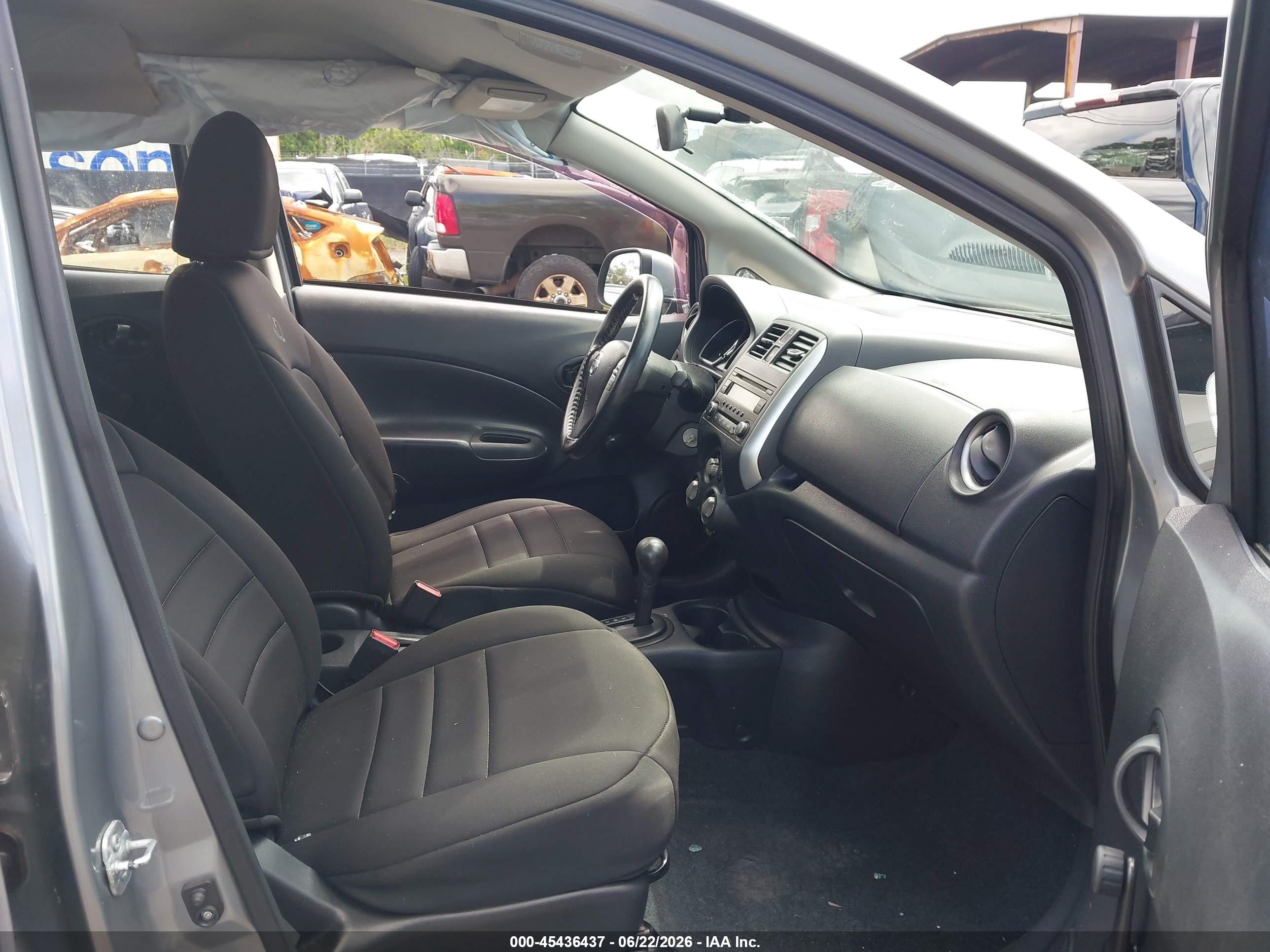 2014 Nissan Versa Note S Plus Silver vin: 3N1CE2CP0EL405940