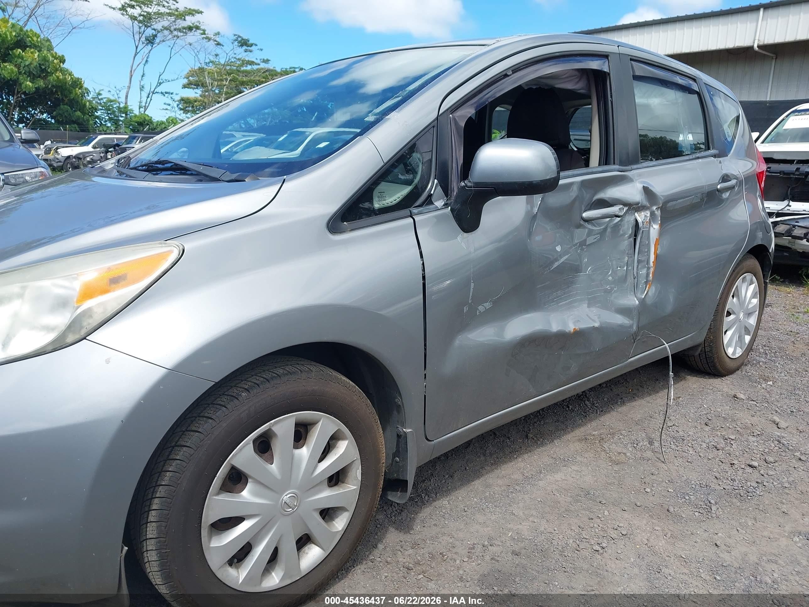 2014 Nissan Versa Note S Plus Silver vin: 3N1CE2CP0EL405940