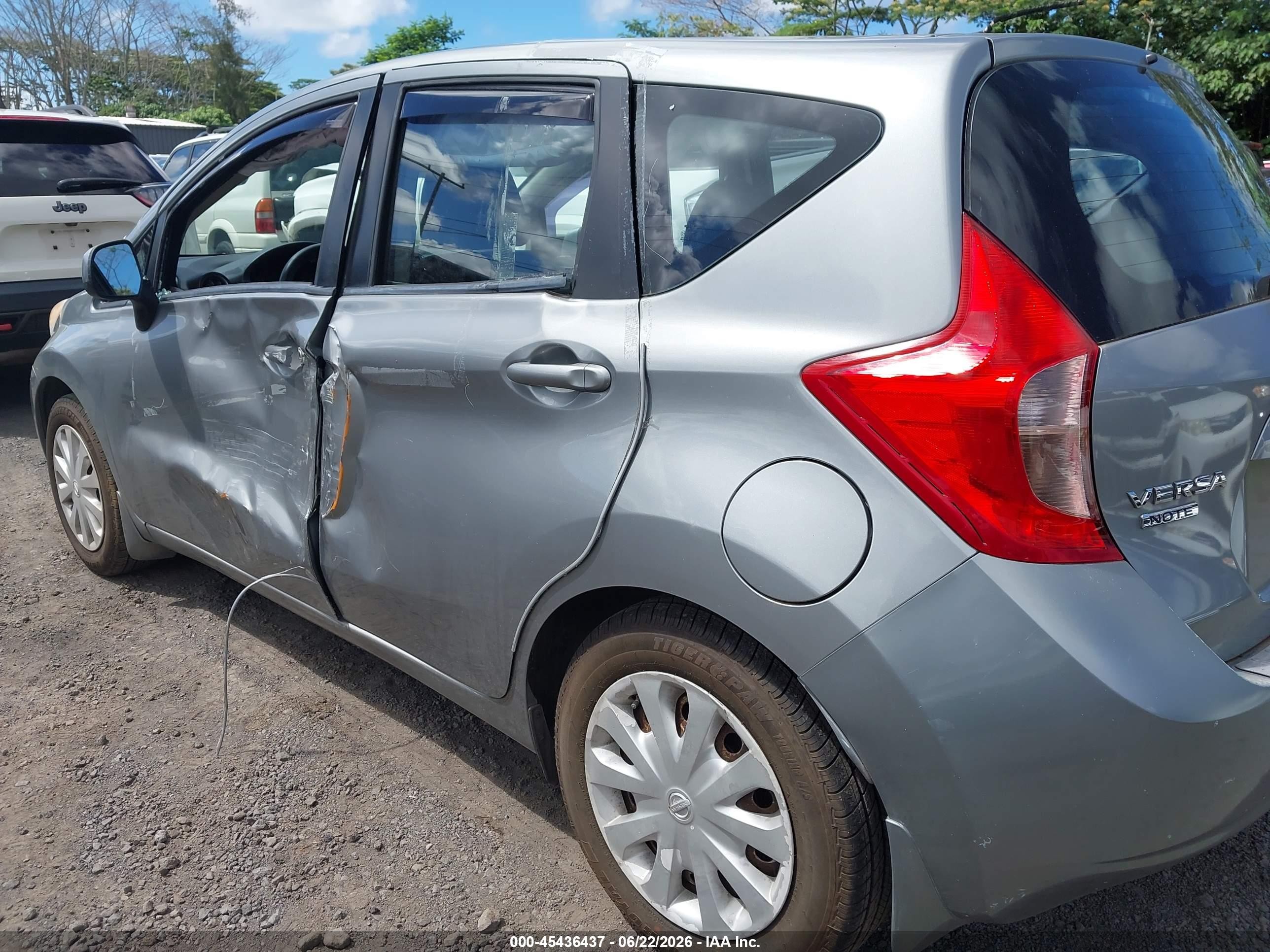 2014 Nissan Versa Note S Plus Silver vin: 3N1CE2CP0EL405940