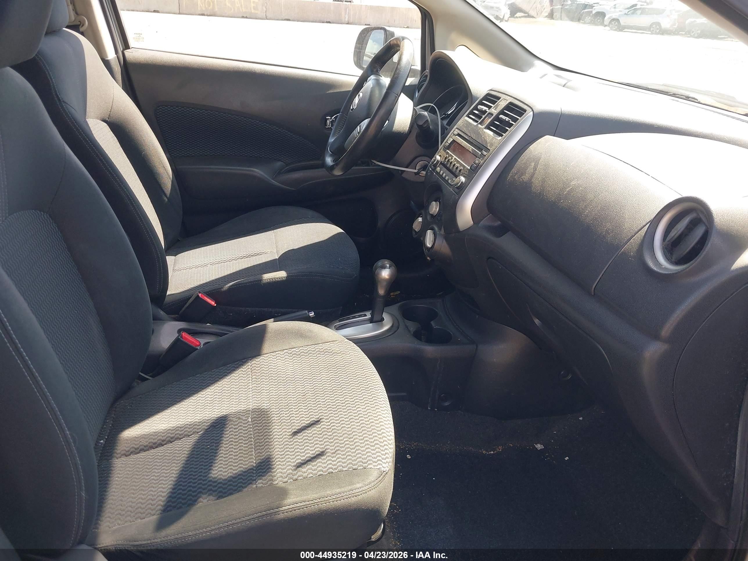 2014 Nissan Versa Note Sv Silver vin: 3N1CE2CP0EL427565