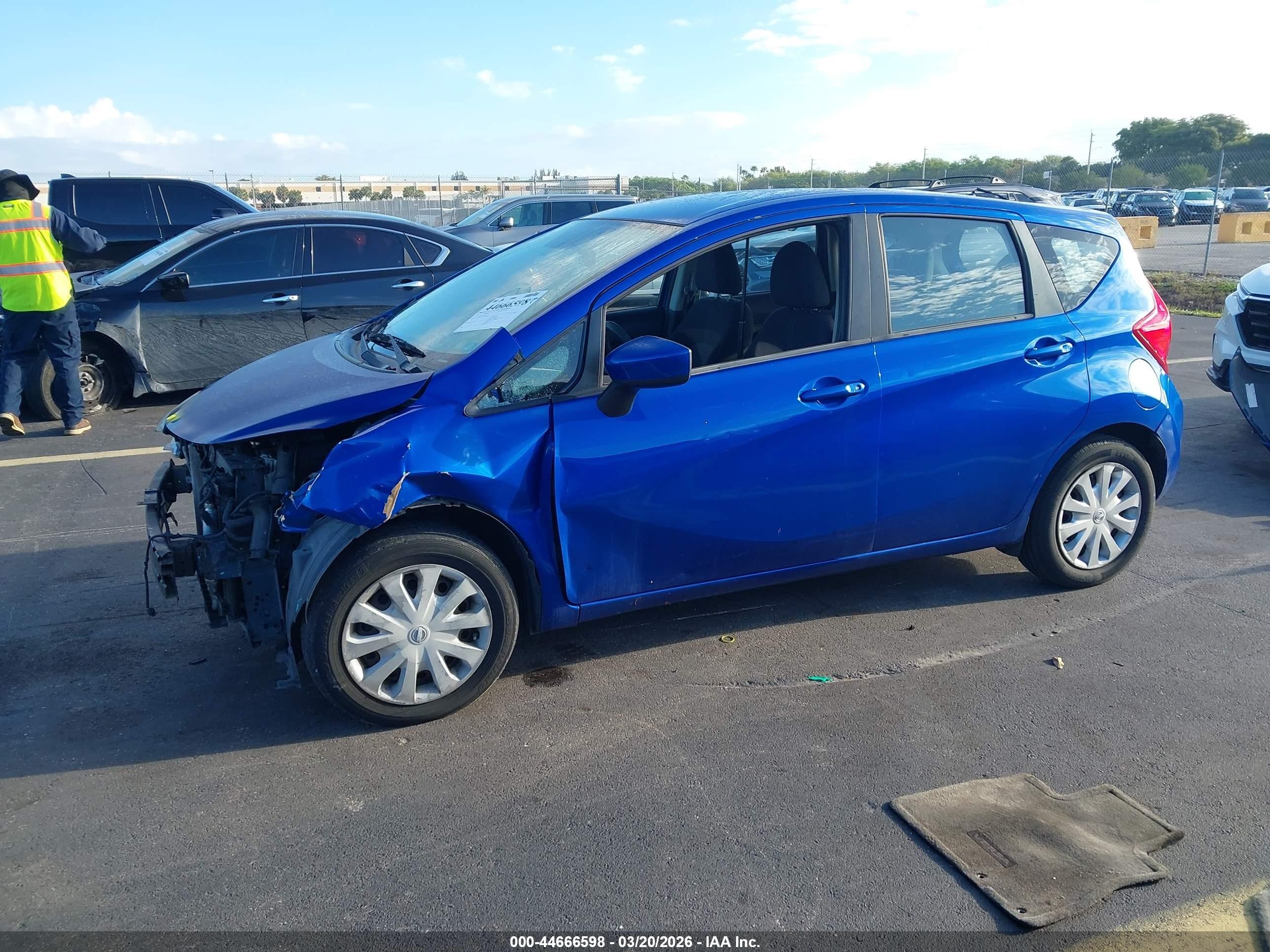 2015 Nissan Versa Note S (sr)/s Plus/sl/sr/sv Blue vin: 3N1CE2CP0FL426417