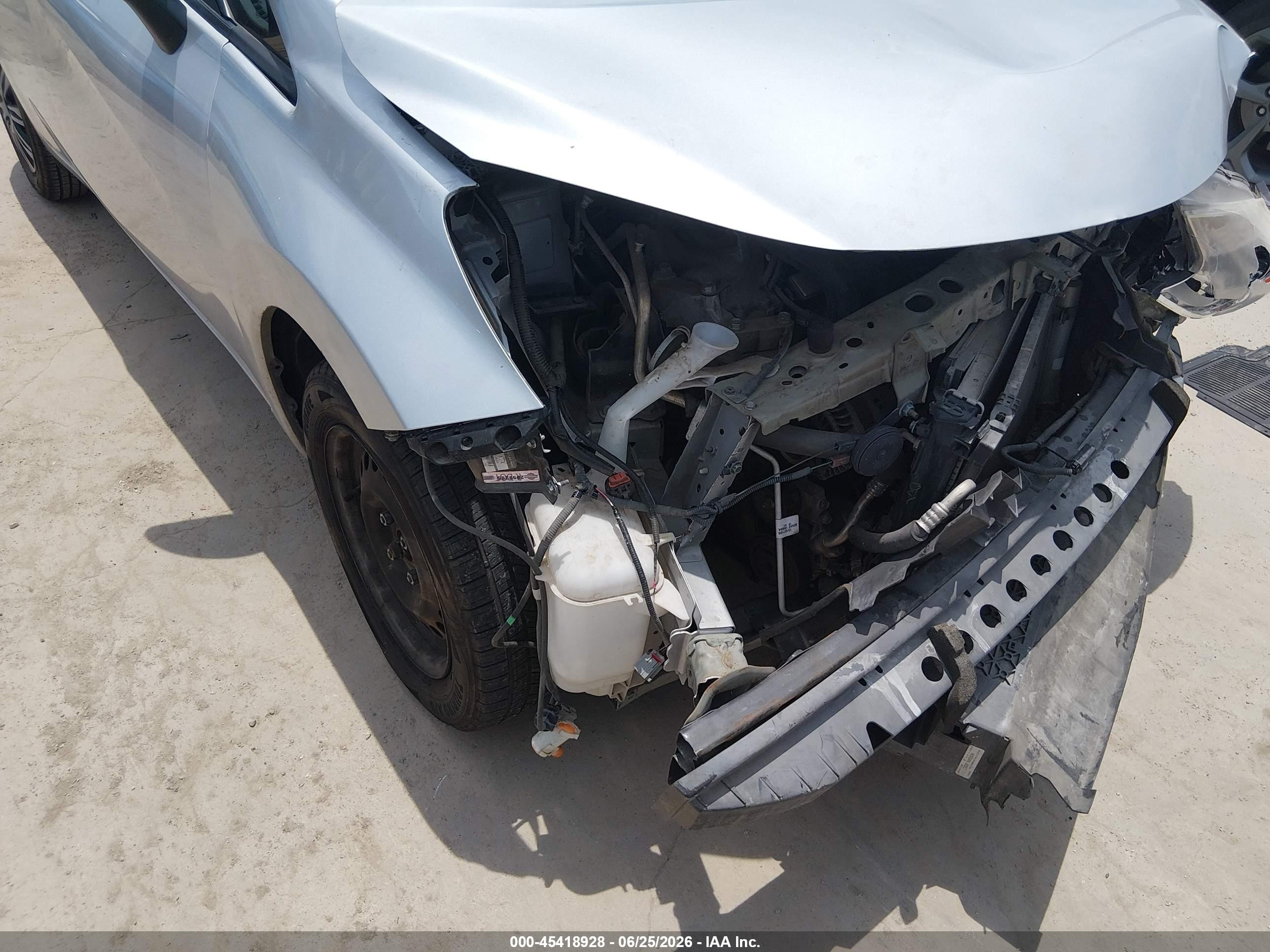 2015 Nissan Versa Note S (sr)/s Plus/sl/sr/sv Silver vin: 3N1CE2CP0FL440026