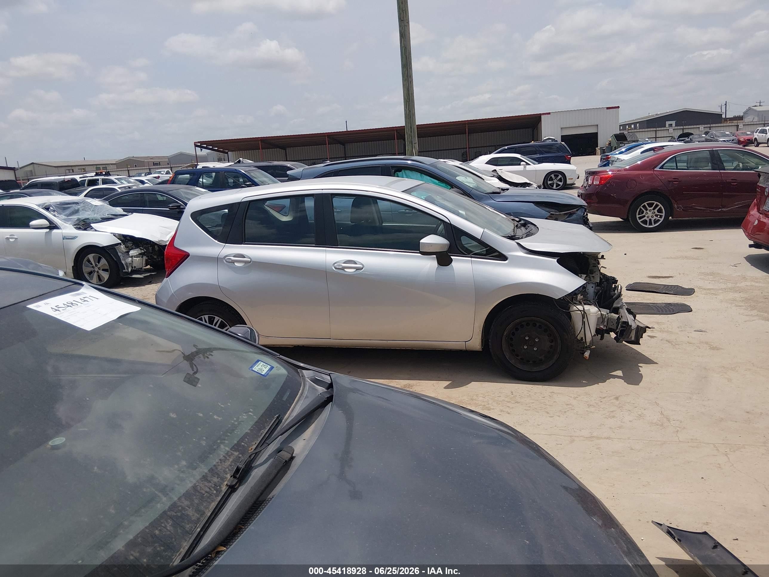 2015 Nissan Versa Note S (sr)/s Plus/sl/sr/sv Silver vin: 3N1CE2CP0FL440026
