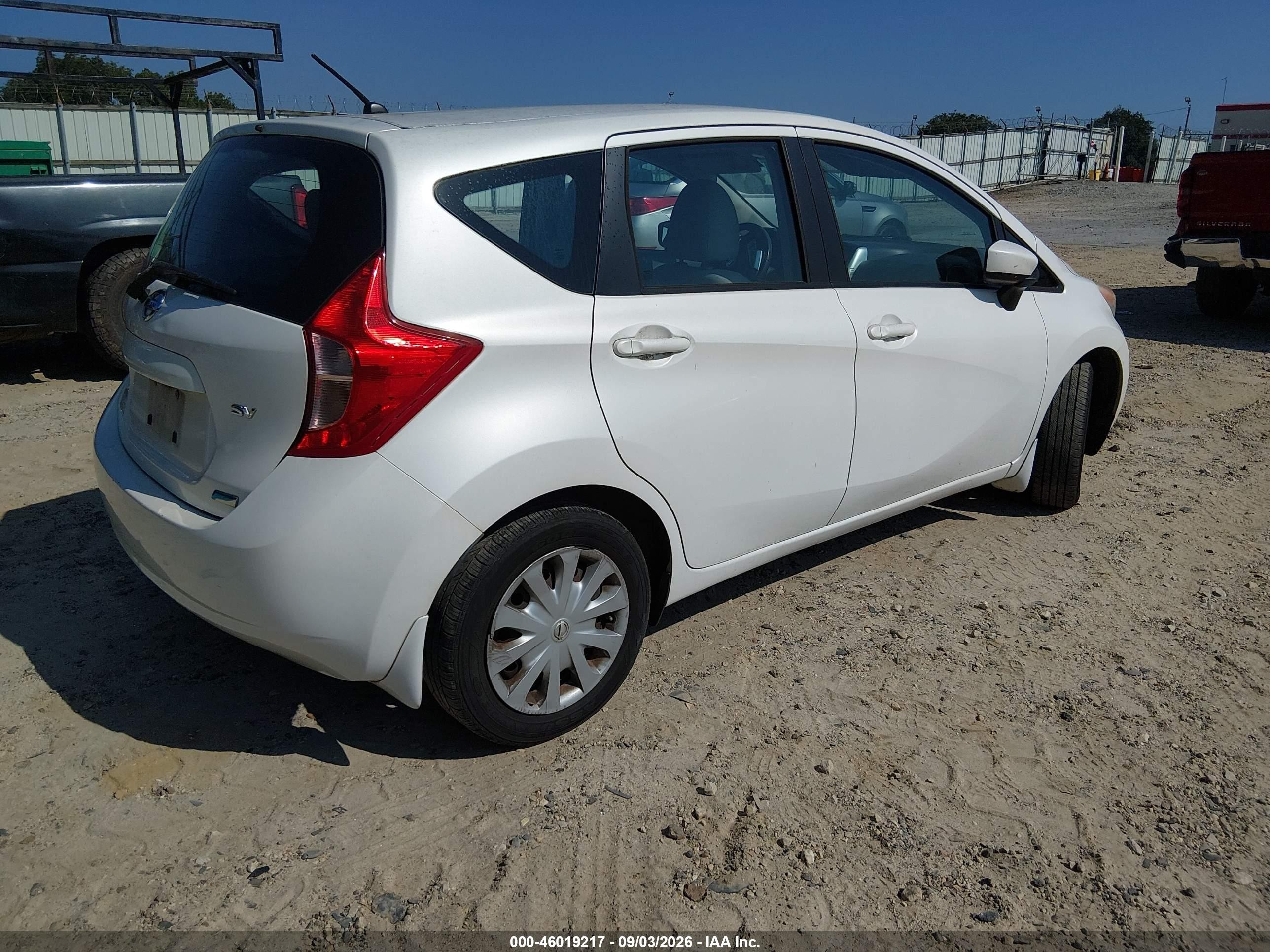2015 Nissan Versa Note S (sr)/s Plus/sl/sr/sv White vin: 3N1CE2CP1FL355423