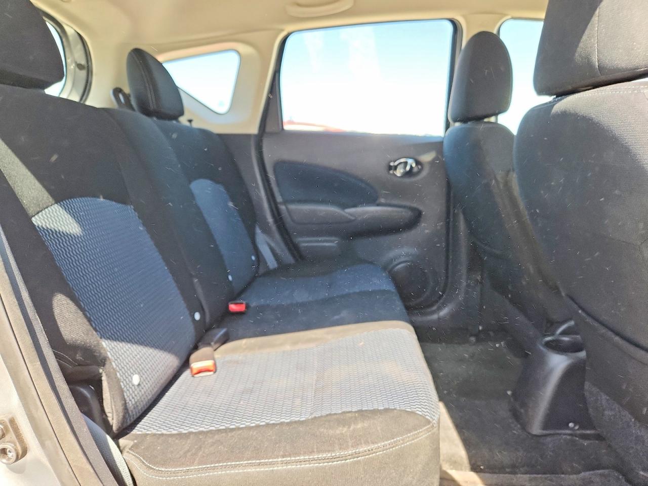 2015 Nissan Versa Note Sv Silver vin: 3N1CE2CP1FL401834