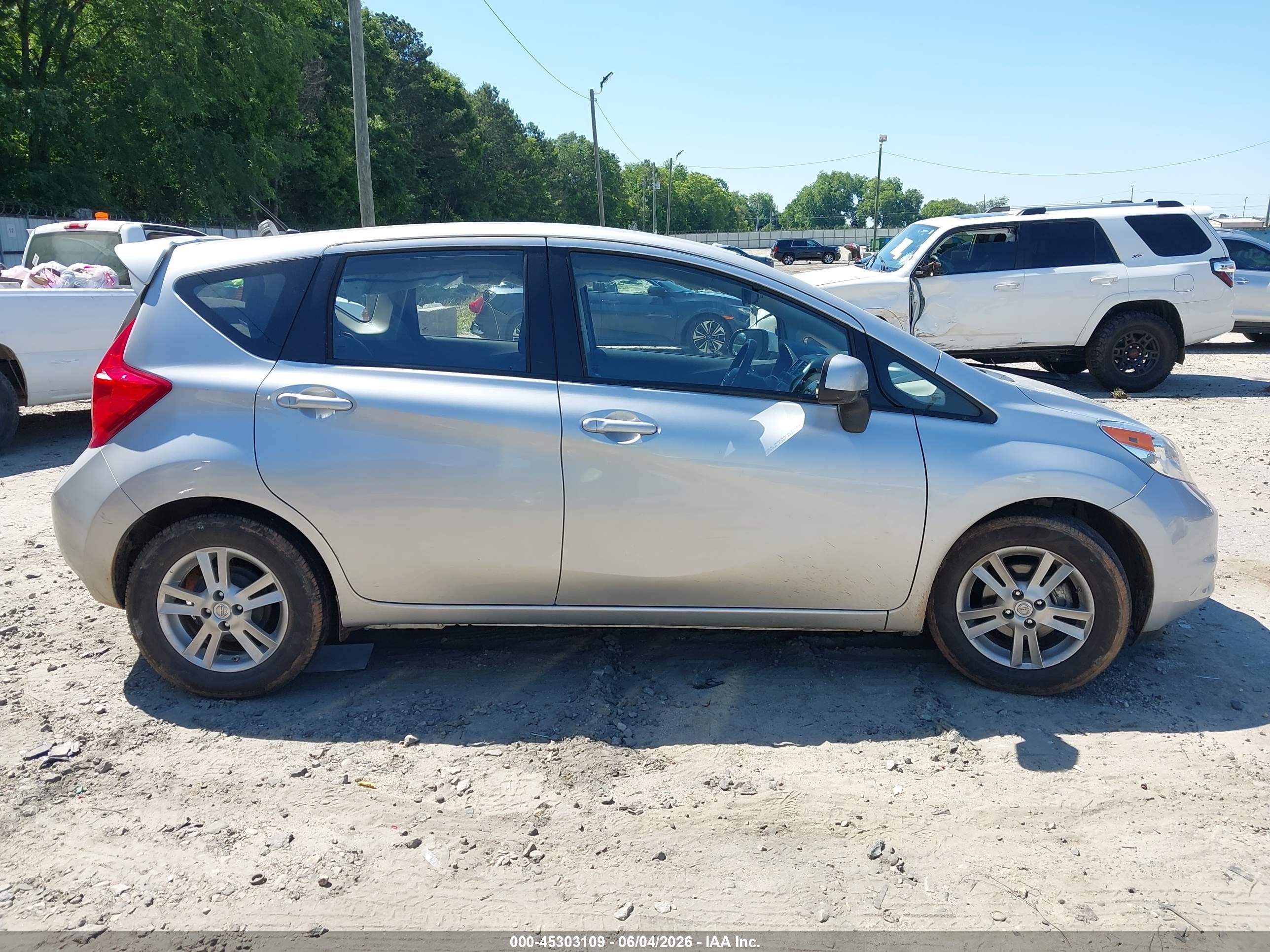 2014 Nissan Versa Note Sv Серебряный vin: 3N1CE2CP2EL383701
